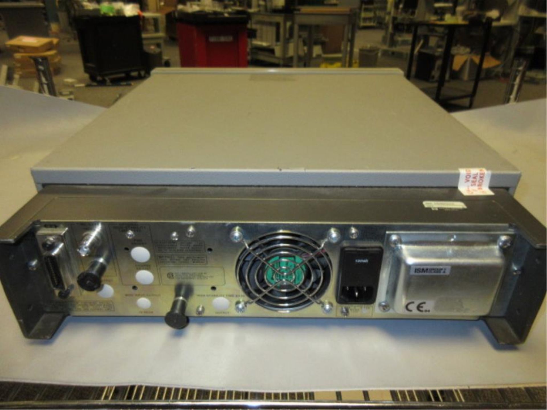 Hewlett Packard 8657A Signal Generator. Signal Generator, 0.1-1040 MHz, 100-240v. SN# 3430U02224. - Image 3 of 3