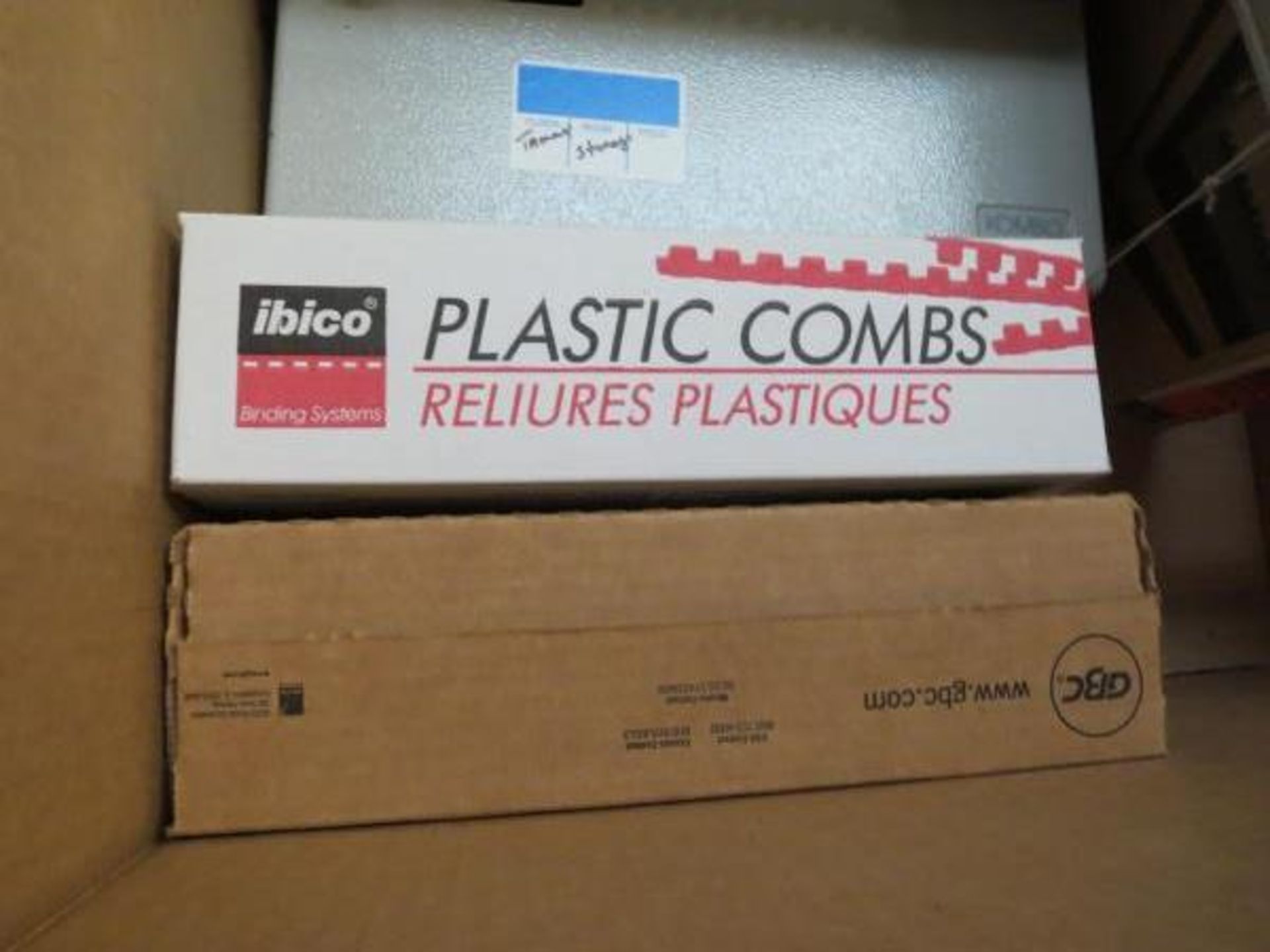 IBICO Kombo Binder Punch with Plastic Combs & Covers. Hit # 2203735. Center Rack. - Image 2 of 4