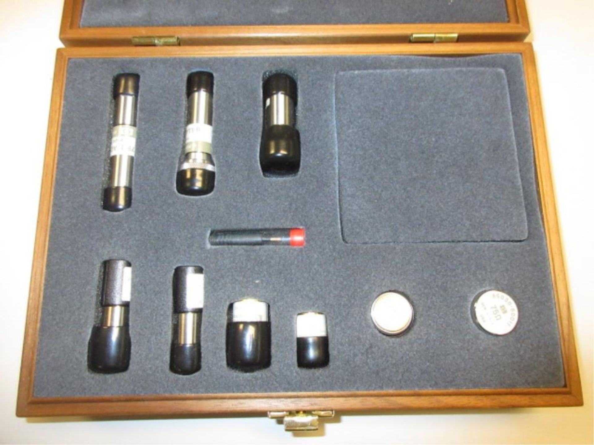 Hewlett Packard 85036B Calibration Kit. 75 Ohm Calibration Kit, in wood case. Asset# A16810. HIT# - Image 2 of 2
