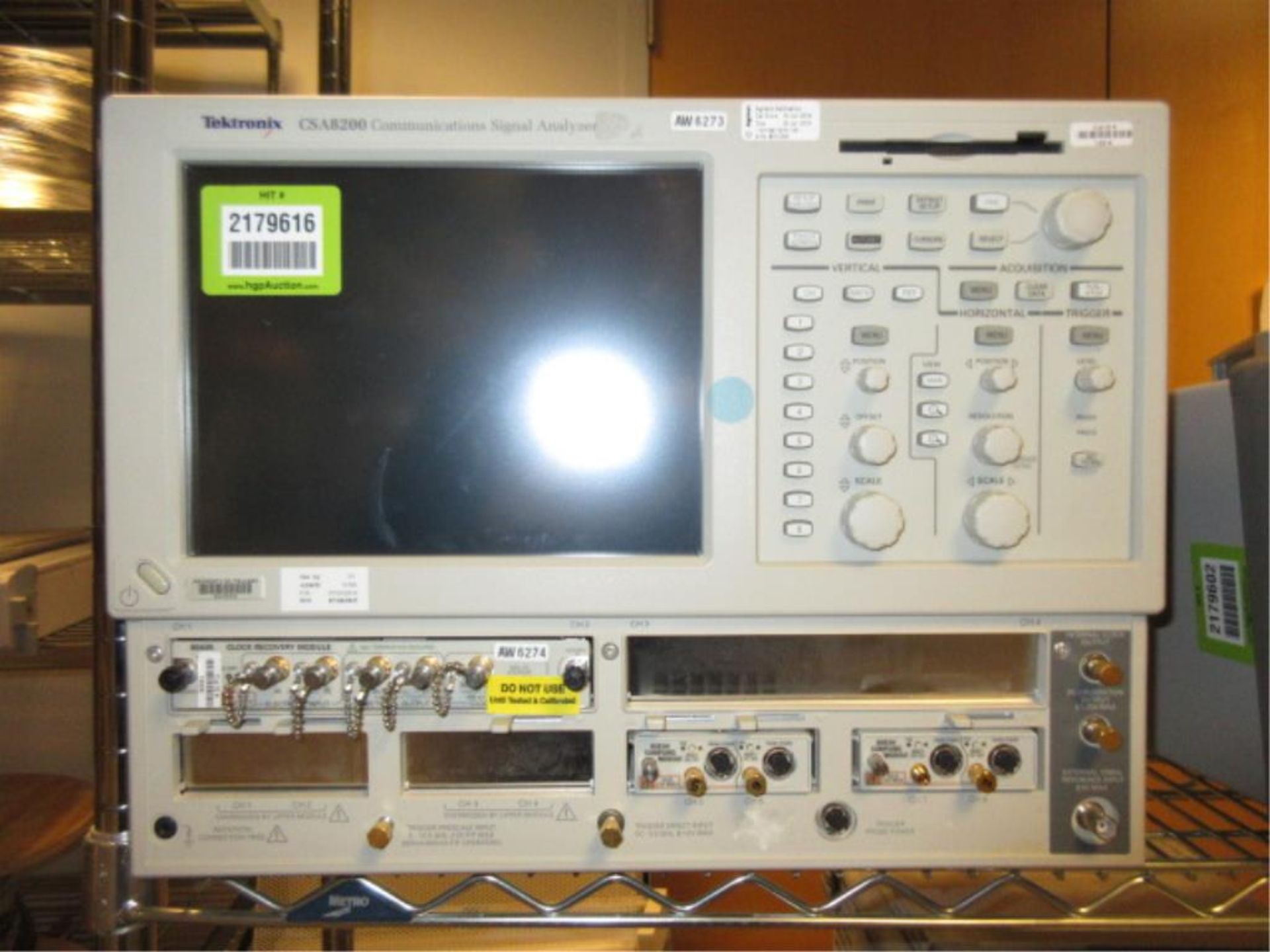 Tektronix CSA8200 Communications Signal Analyzer. Communications Signal Analyzer, includes (1) 80A05 - Image 2 of 3