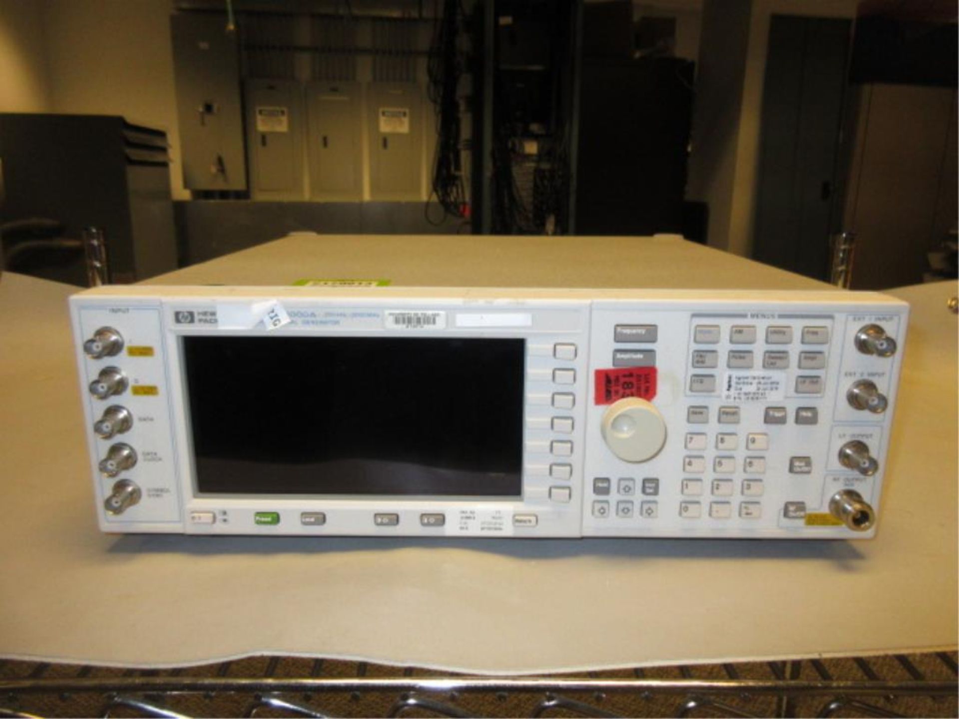 Hewlett Packard ESG-D3000A Digital Signal Generator. Digital Signal Generator, 250 kHz - 3000 MHz, - Image 2 of 3
