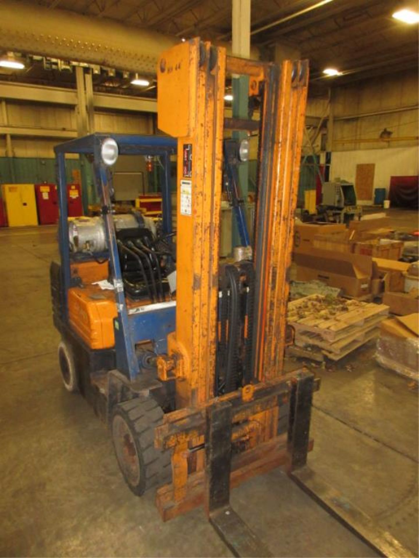 Forklift Truck. Toyota 5FGC30 Forklift Truck, 6000 lbs. capacity, LP gas, three stage mast, 42" - Image 4 of 6