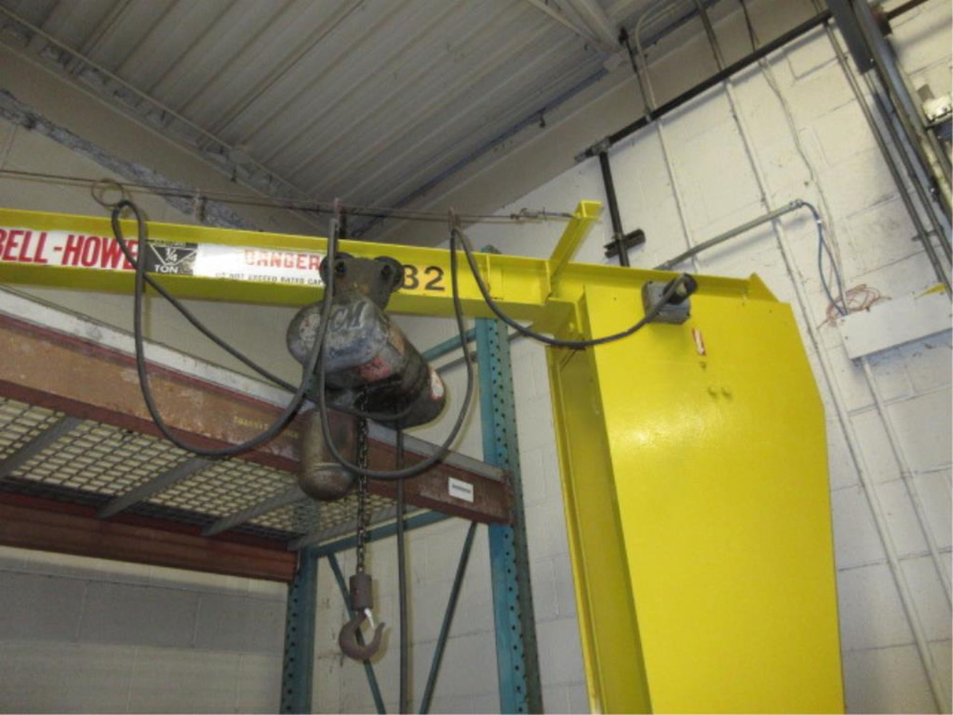 Jib Crane. Abell-Howe 1/4-Ton Free Standing Swinging Jib Crane, includes CM 1/4-ton electric chain - Image 2 of 3