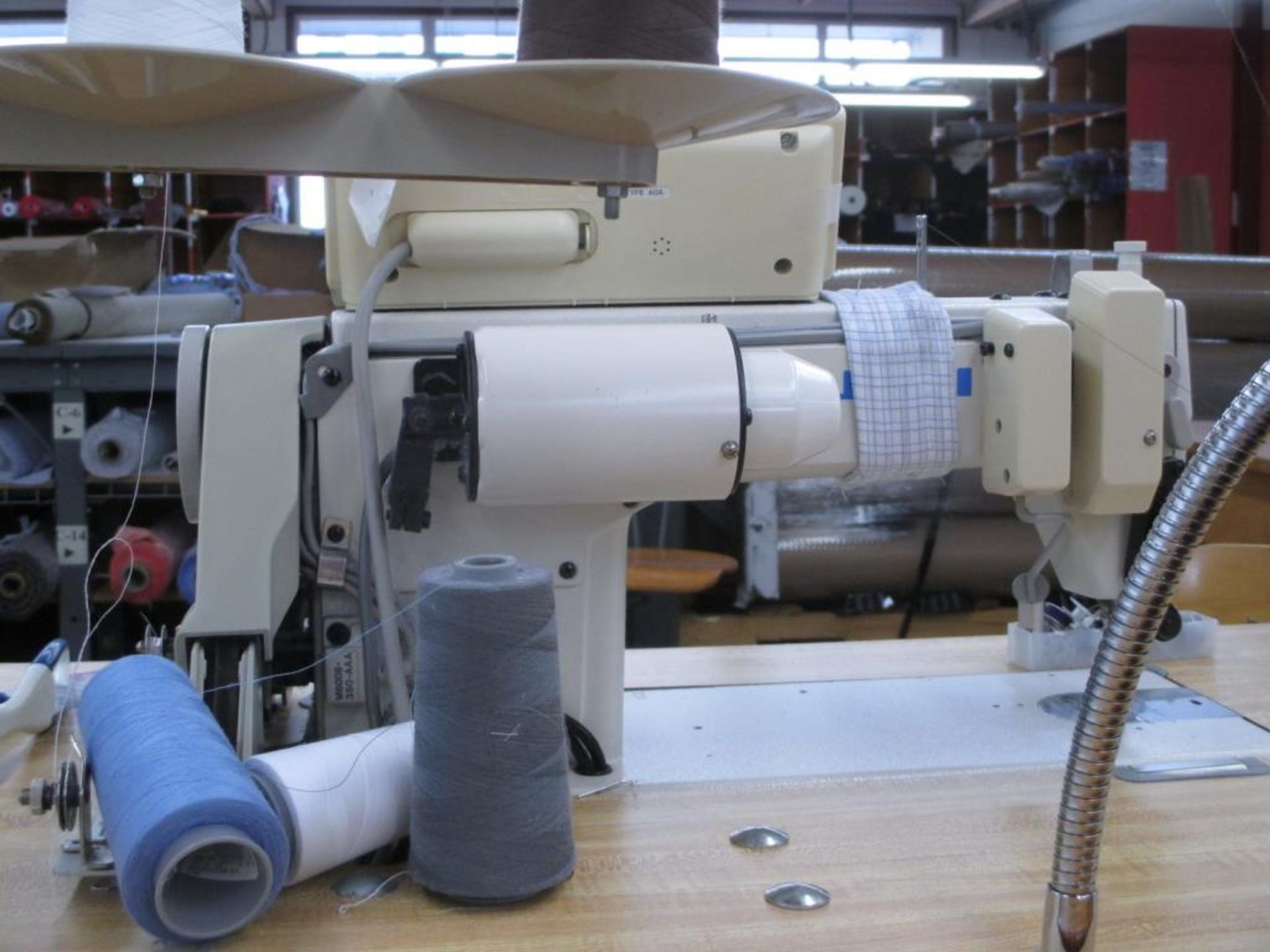 Lockstitch Reverse Industrial Sewing Machine. Juki DDL-5550N-7 1-Needle Lockstitch Reverse - Image 4 of 7