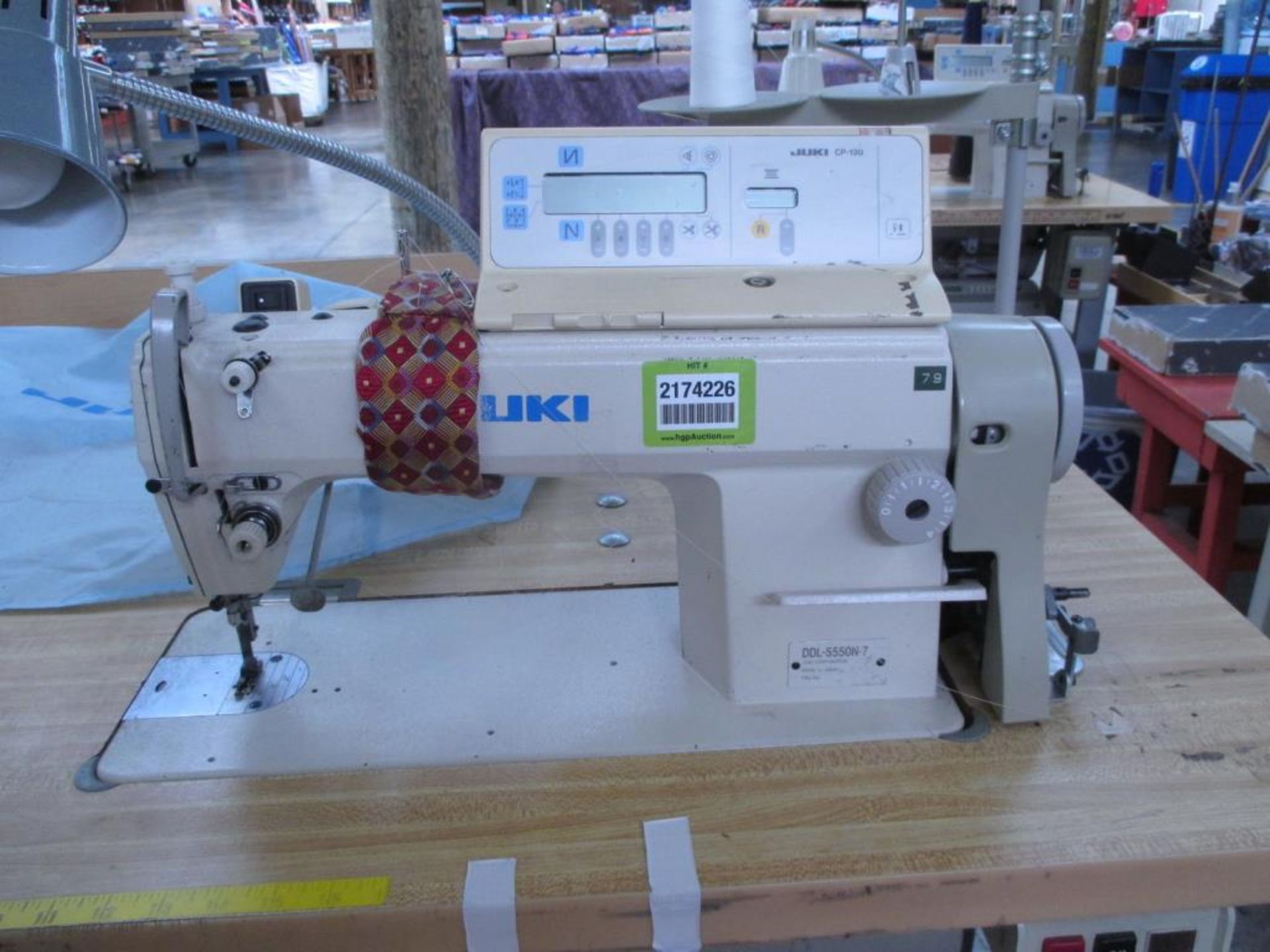 Lockstitch Reverse Industrial Sewing Machine. Juki DDL-5550N-7 1-Needle Lockstitch Reverse - Image 2 of 9