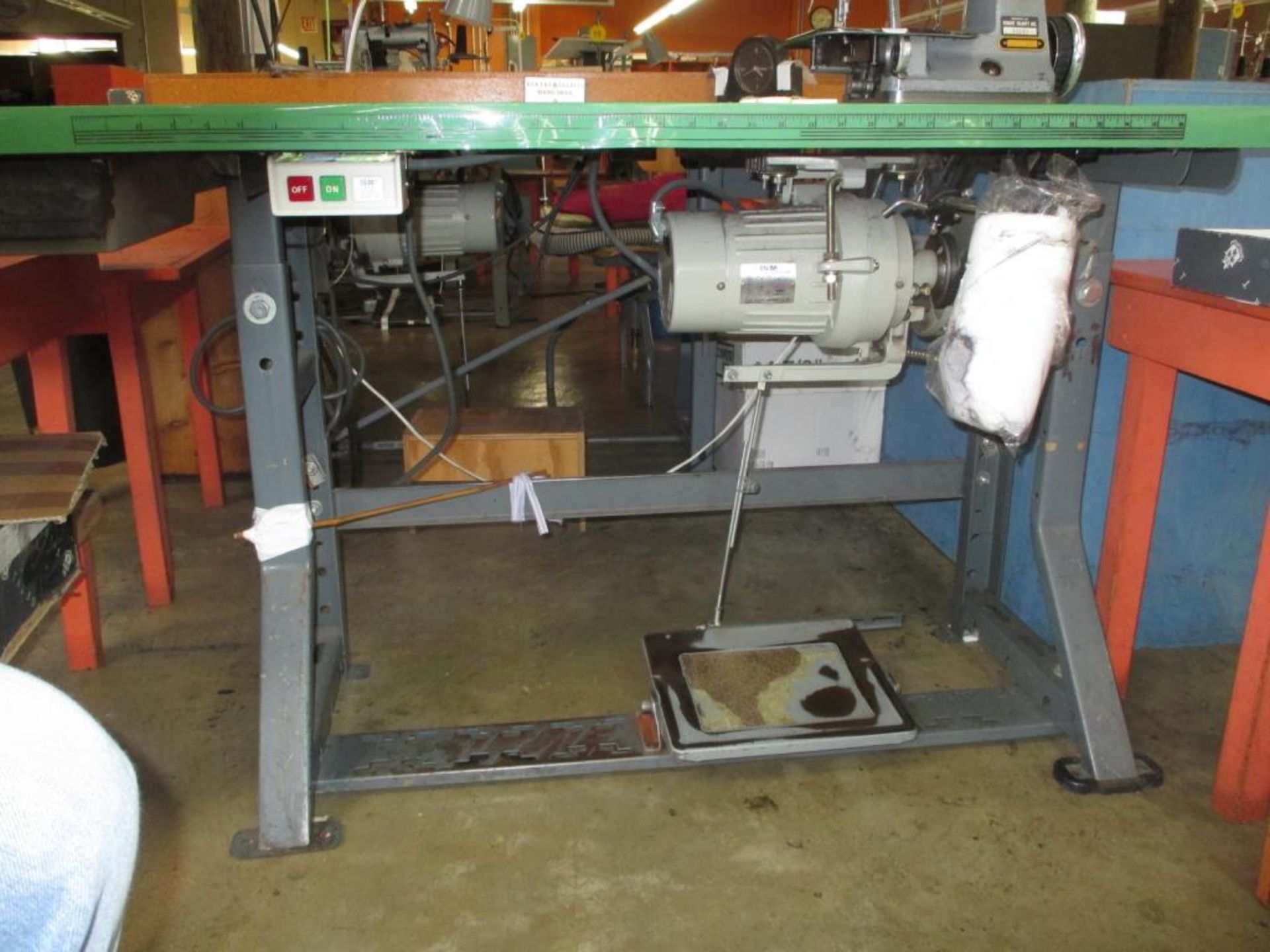 Chain Stitch Industrial Sewing Machine. Singer 240K12 Chain Stitch Industrial Sewing Machine with - Image 5 of 6