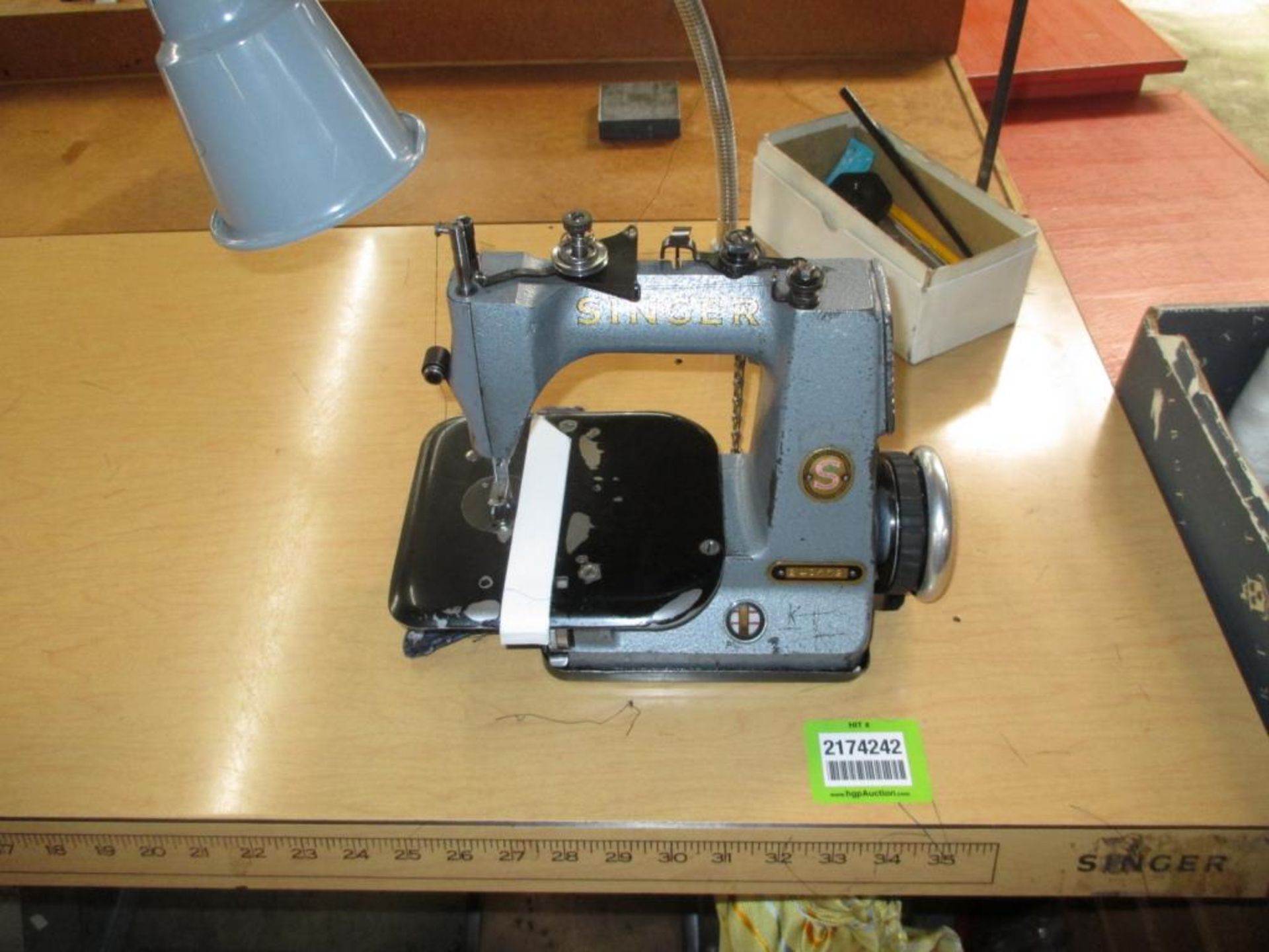 Chain Stitch Industrial Sewing Machine. Singer 240K12 Chain Stitch Industrial Sewing Machine with - Image 2 of 7