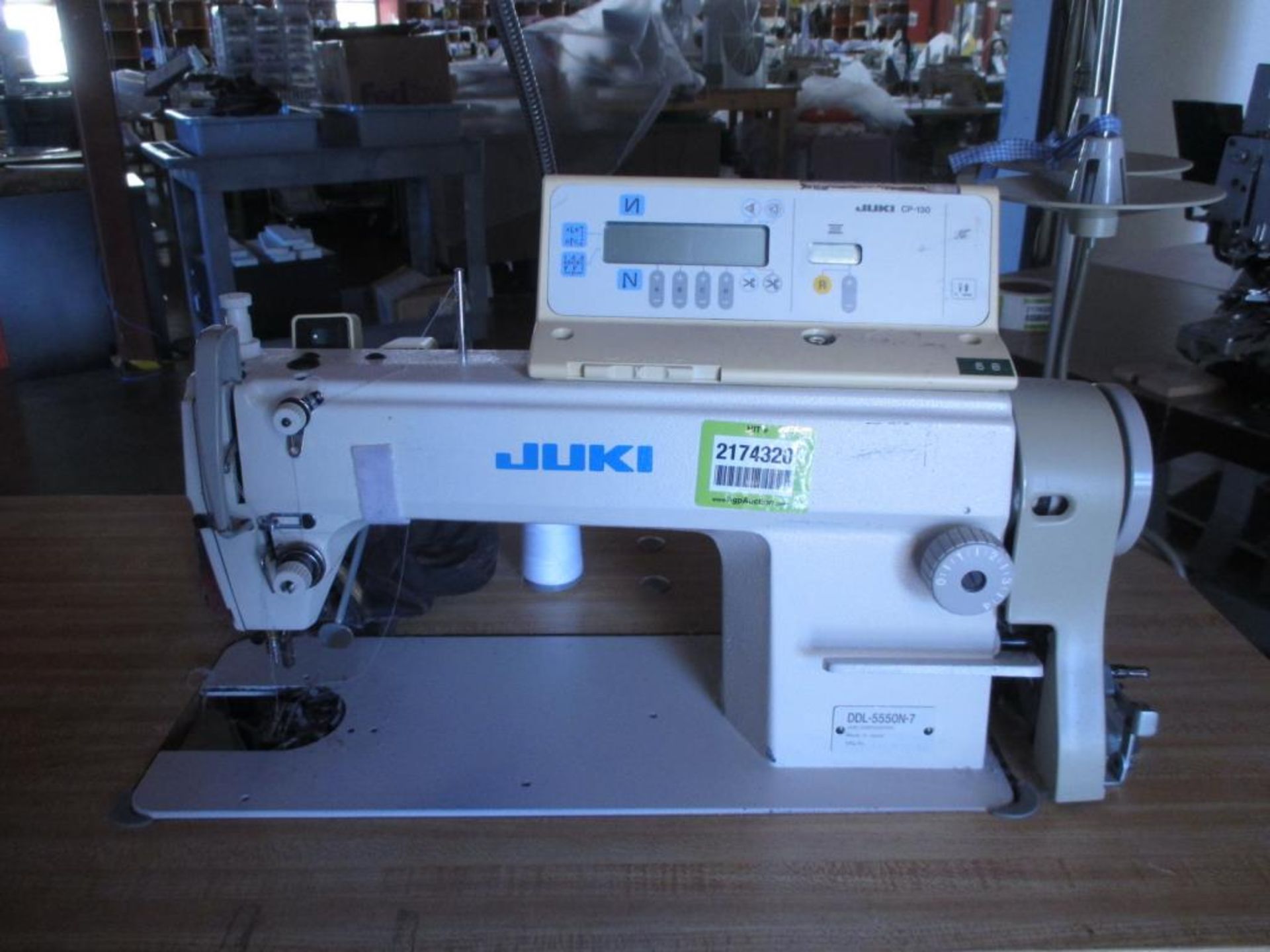 Lockstitch Reverse Industrial Sewing Machine. Juki DDL-5550N-7 1-Needle Lockstitch Reverse - Image 2 of 6