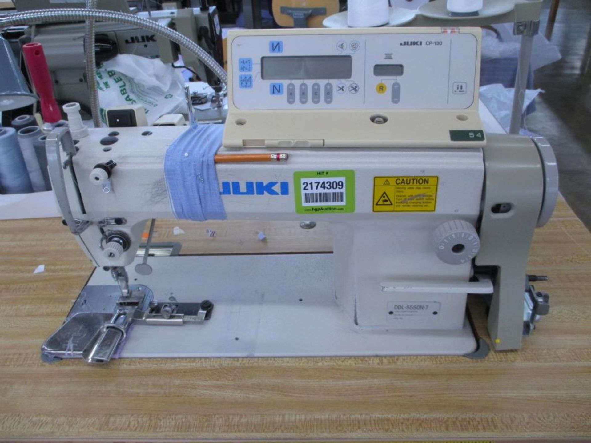 Lockstitch Reverse Industrial Sewing Machine. Juki DDL-5550N-7 1-Needle Lockstitch Reverse - Image 2 of 7