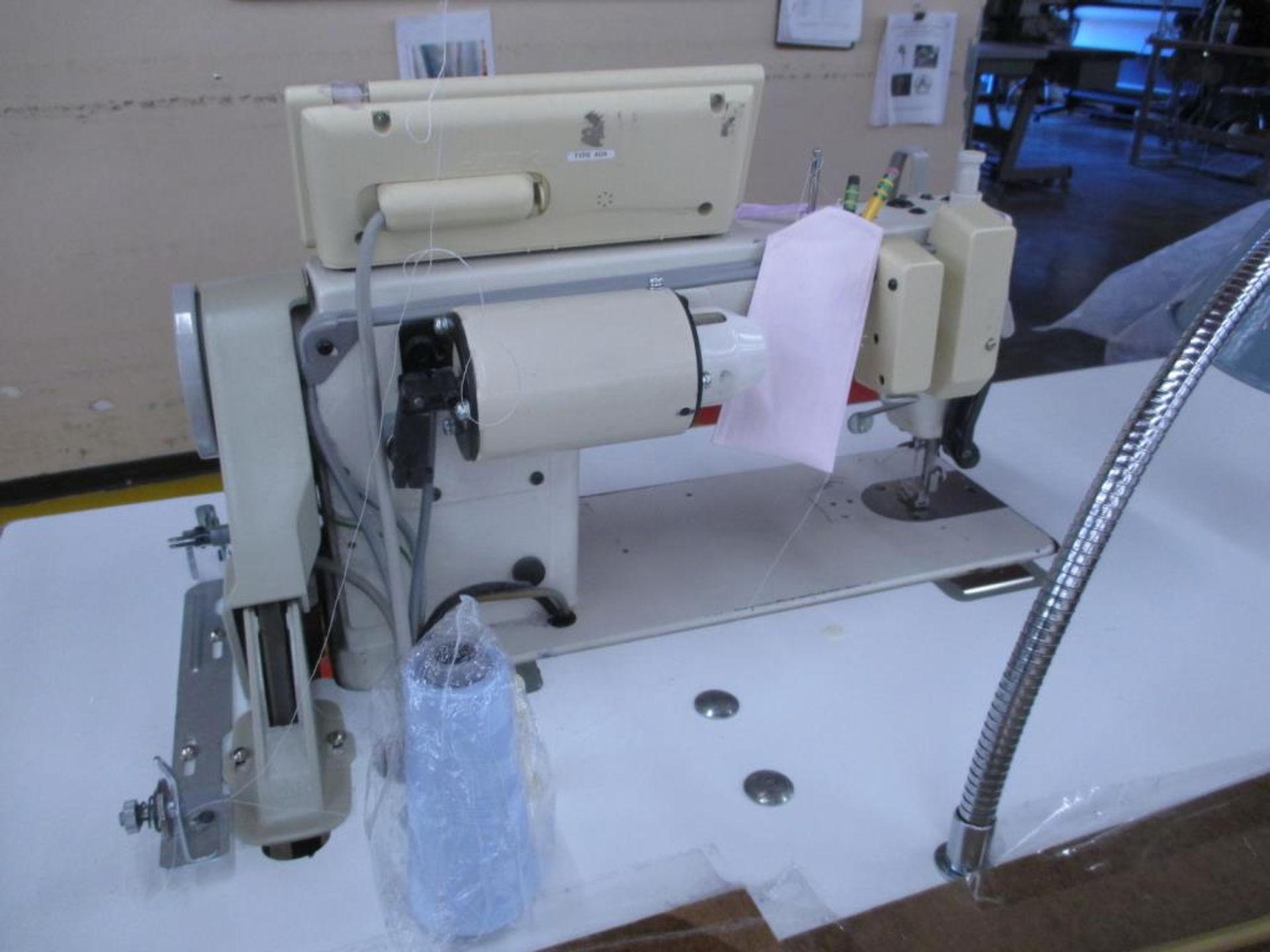 Lockstitch Reverse Industrial Sewing Machine. Juki DDL-5550N-7 1-Needle Lockstitch Reverse - Image 3 of 5