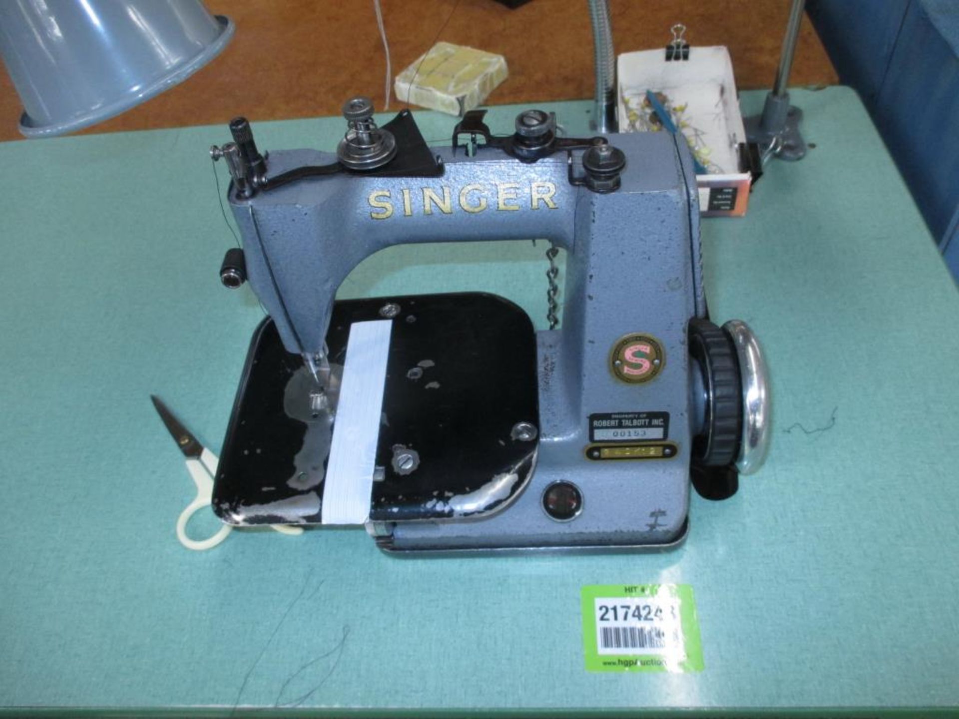 Chain Stitch Industrial Sewing Machine. Singer 240K12 Chain Stitch Industrial Sewing Machine with - Image 2 of 6