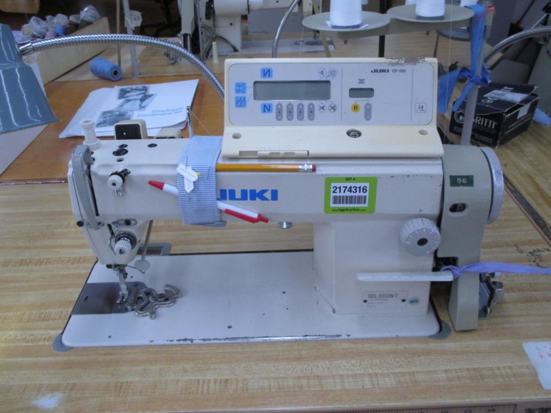 Lockstitch Reverse Industrial Sewing Machine. Juki DDL-5550N-7 1-Needle Lockstitch Reverse - Image 2 of 7