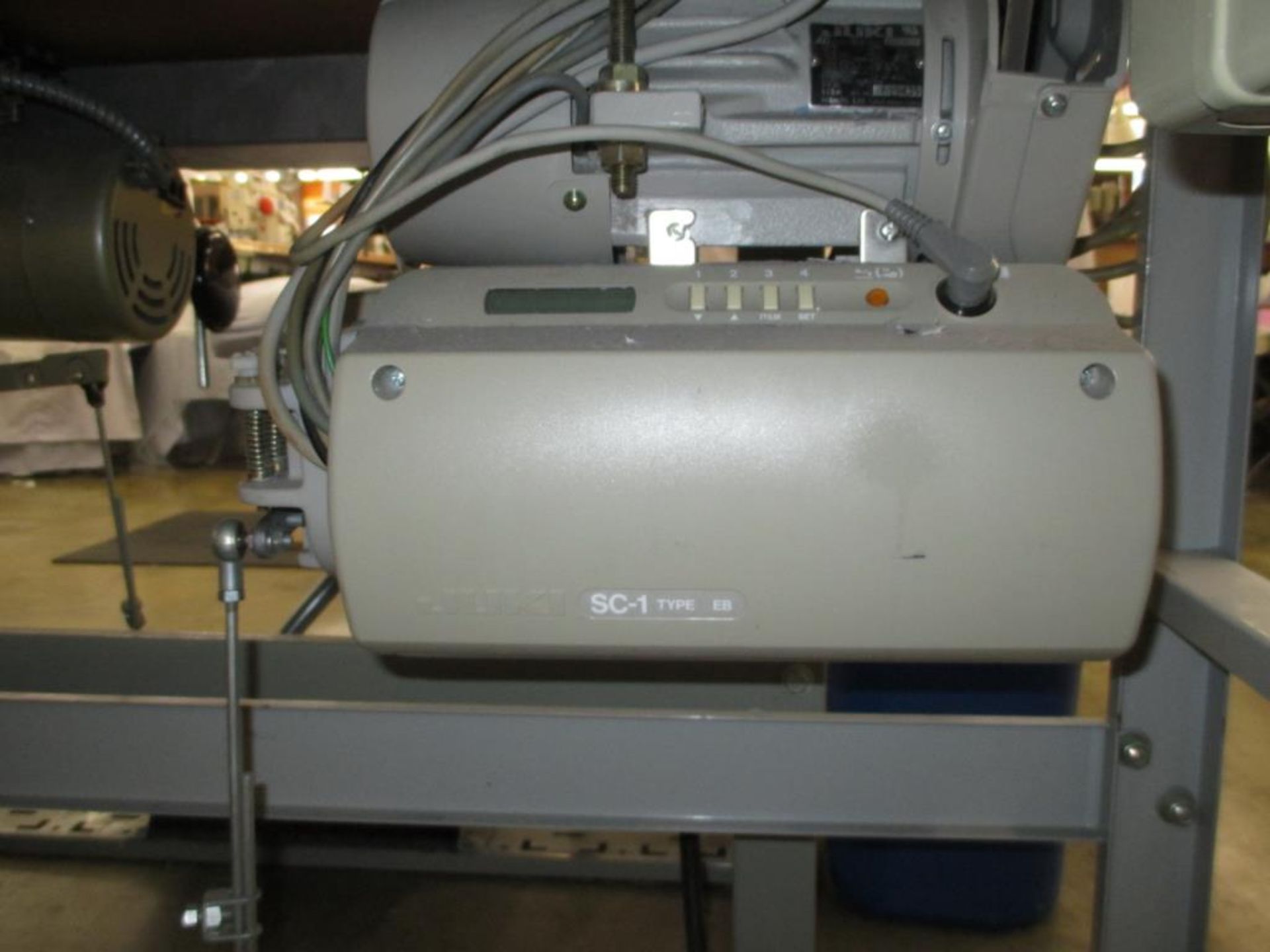 Lockstitch Reverse Industrial Sewing Machine. Juki DDL-5550N-7 1-Needle Lockstitch Reverse - Image 6 of 7