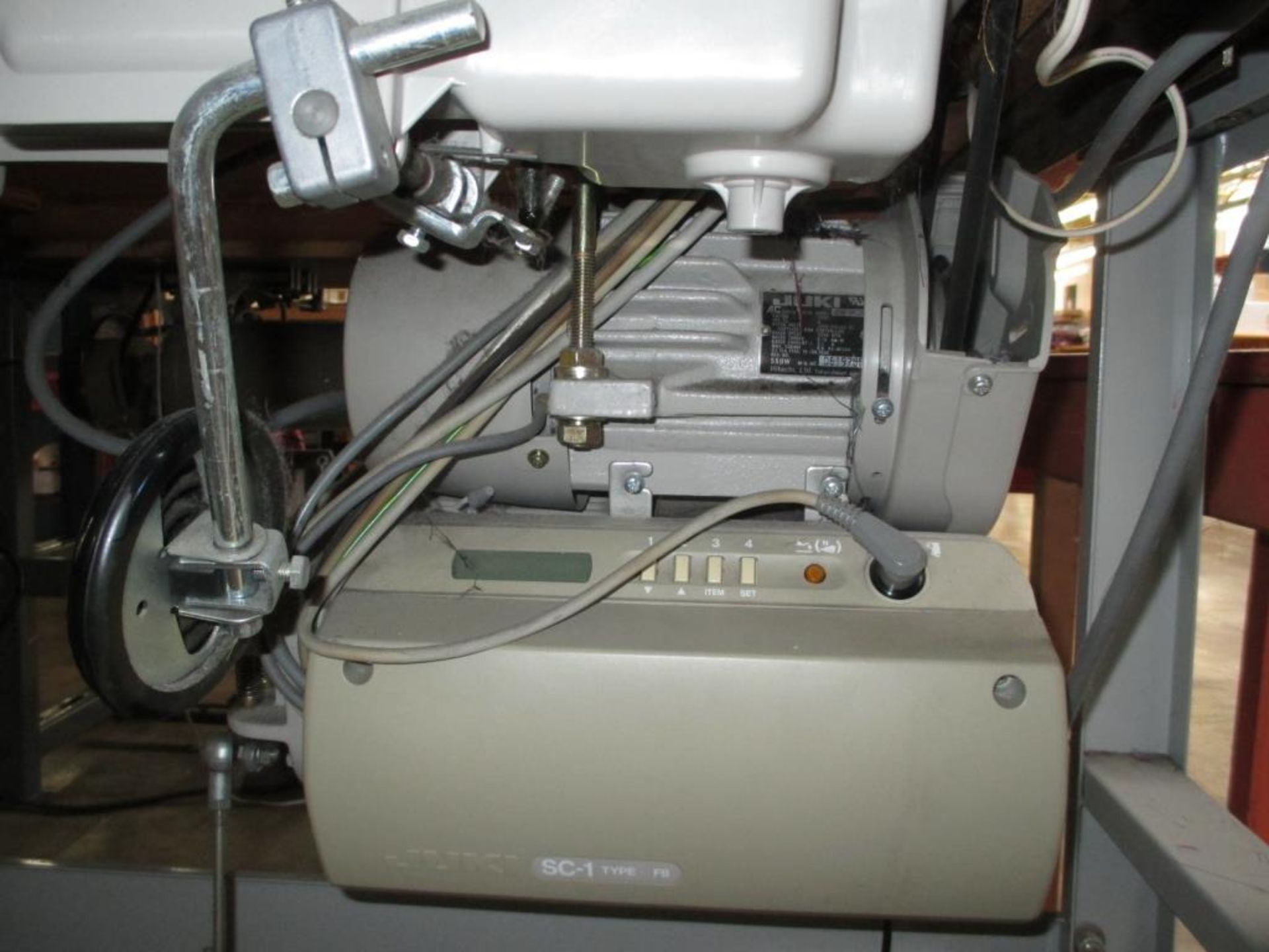 Lockstitch Reverse Industrial Sewing Machine. Juki DDL-5550N-7 1-Needle Lockstitch Reverse - Image 6 of 8