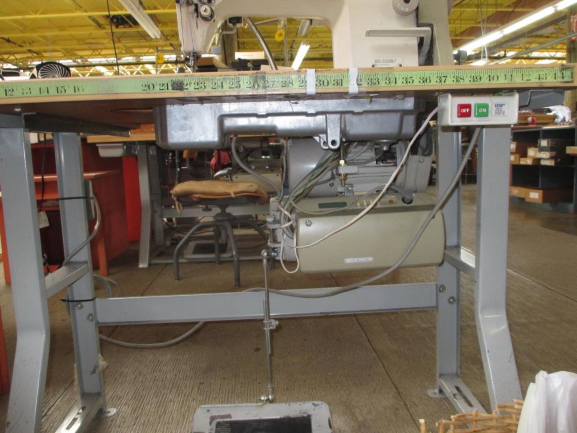 Lockstitch Reverse Industrial Sewing Machine. Juki DDL-5550N-7 1-Needle Lockstitch Reverse - Image 5 of 7