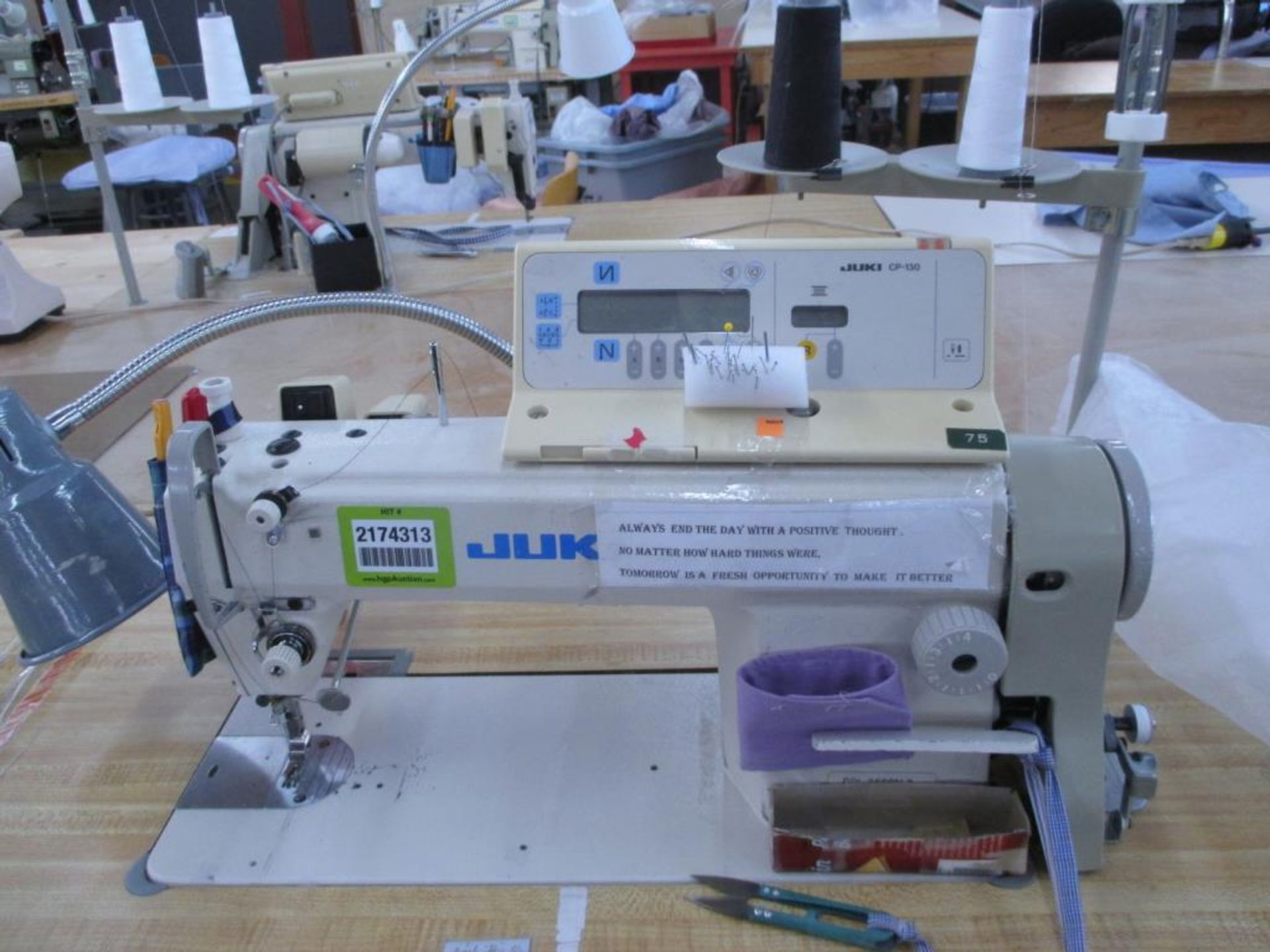 Lockstitch Reverse Industrial Sewing Machine. Juki DDL-5550N-7 1-Needle Lockstitch Reverse - Image 2 of 7