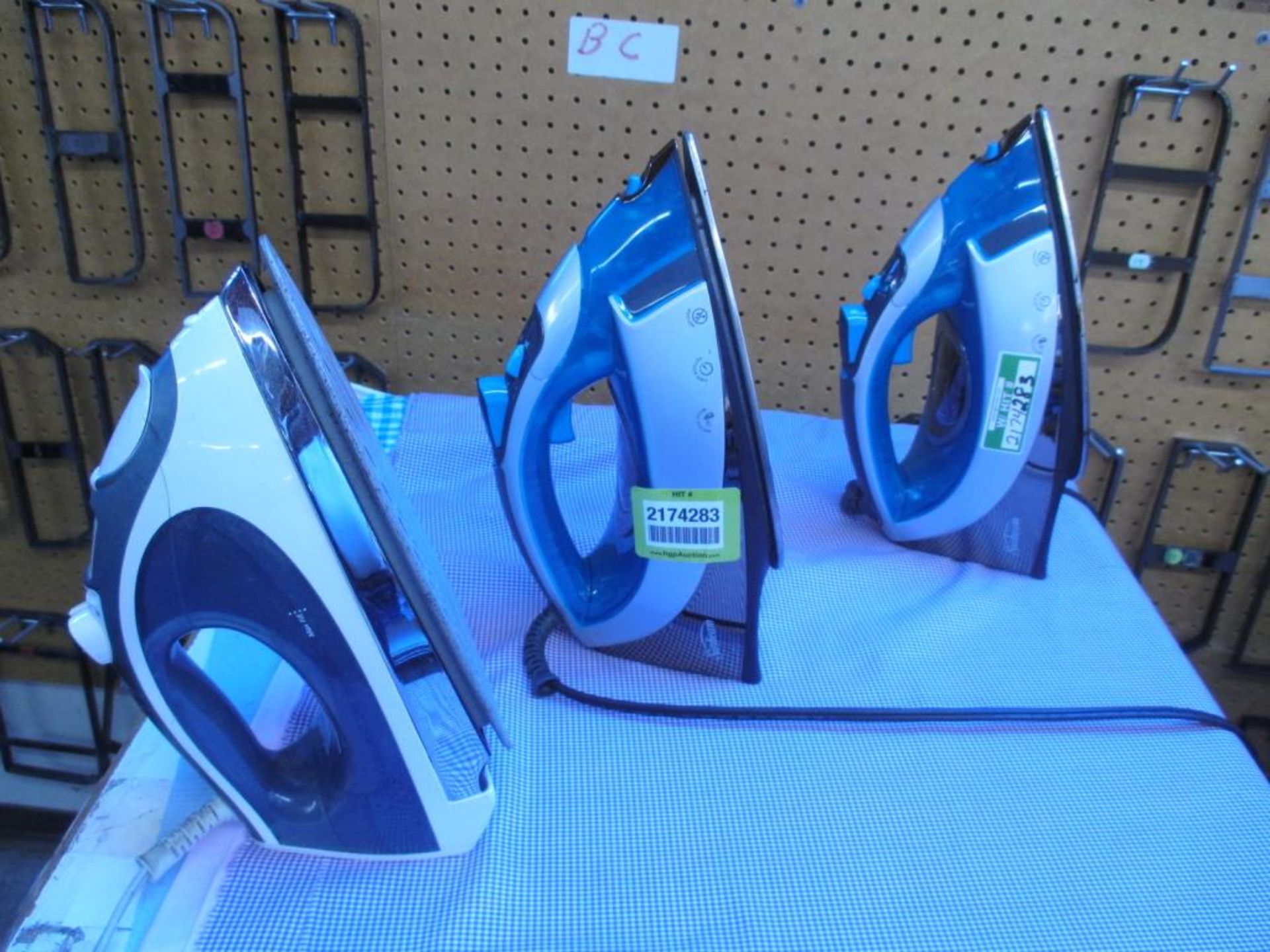 Steam Irons. Sunbeam Lot: Qty (3) Sunbeam Steam Irons, consisting of (1) MicroGlide, (2) Turbo Steam