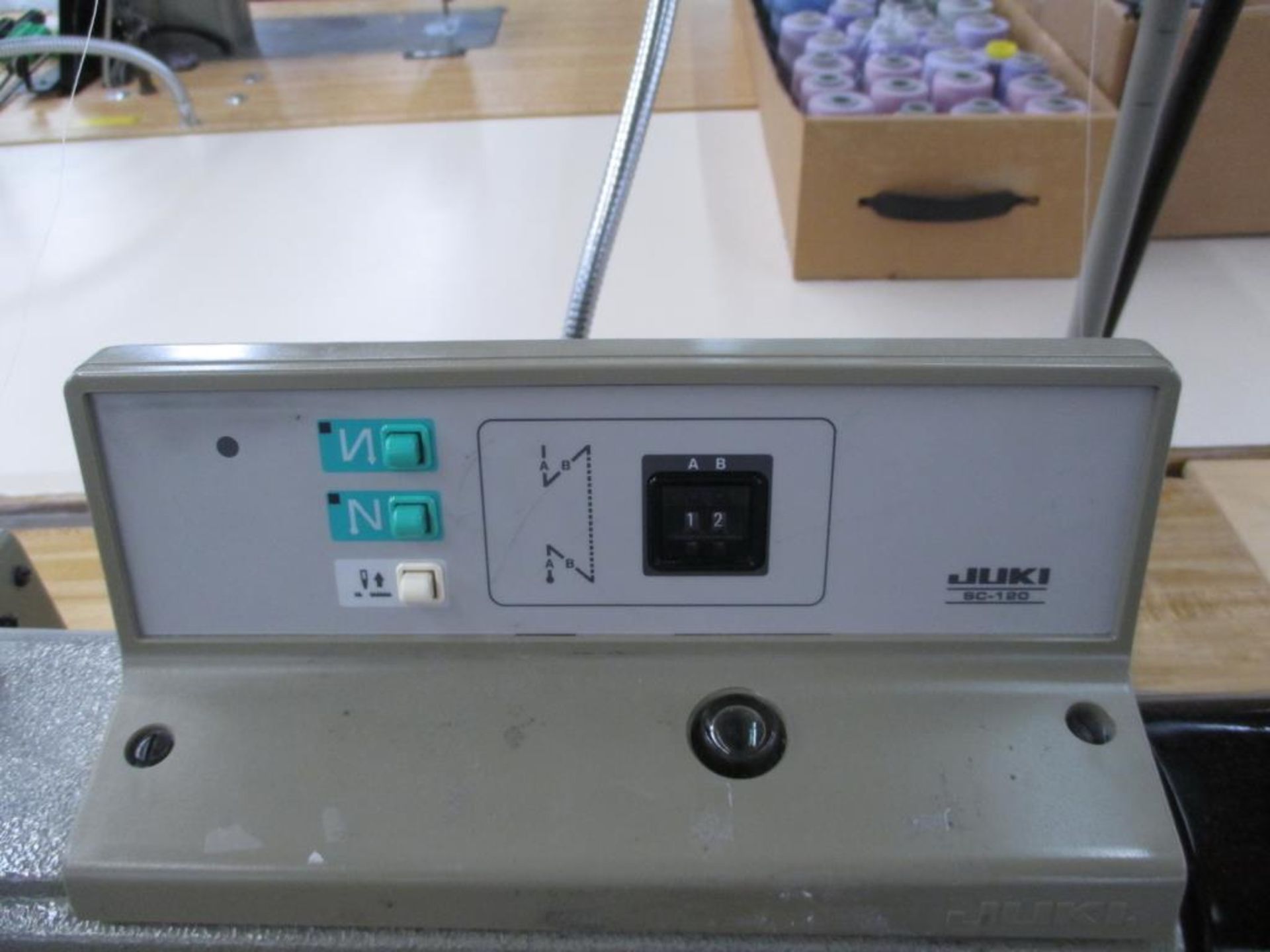 Lockstitch Reverse Industrial Sewing Machine. Juki DDL-5550-6 1-needle Lock Stitch Reverse - Image 4 of 7