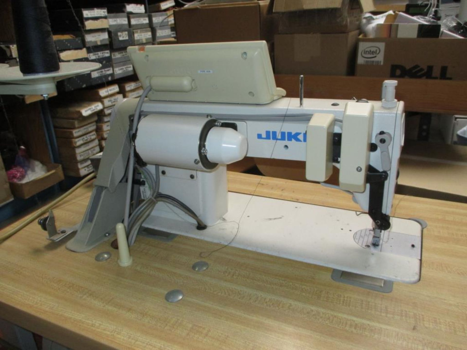 Lockstitch Reverse Industrial Sewing Machine. Juki DDL-5550N-7 1-Needle Lockstitch Reverse - Image 4 of 10