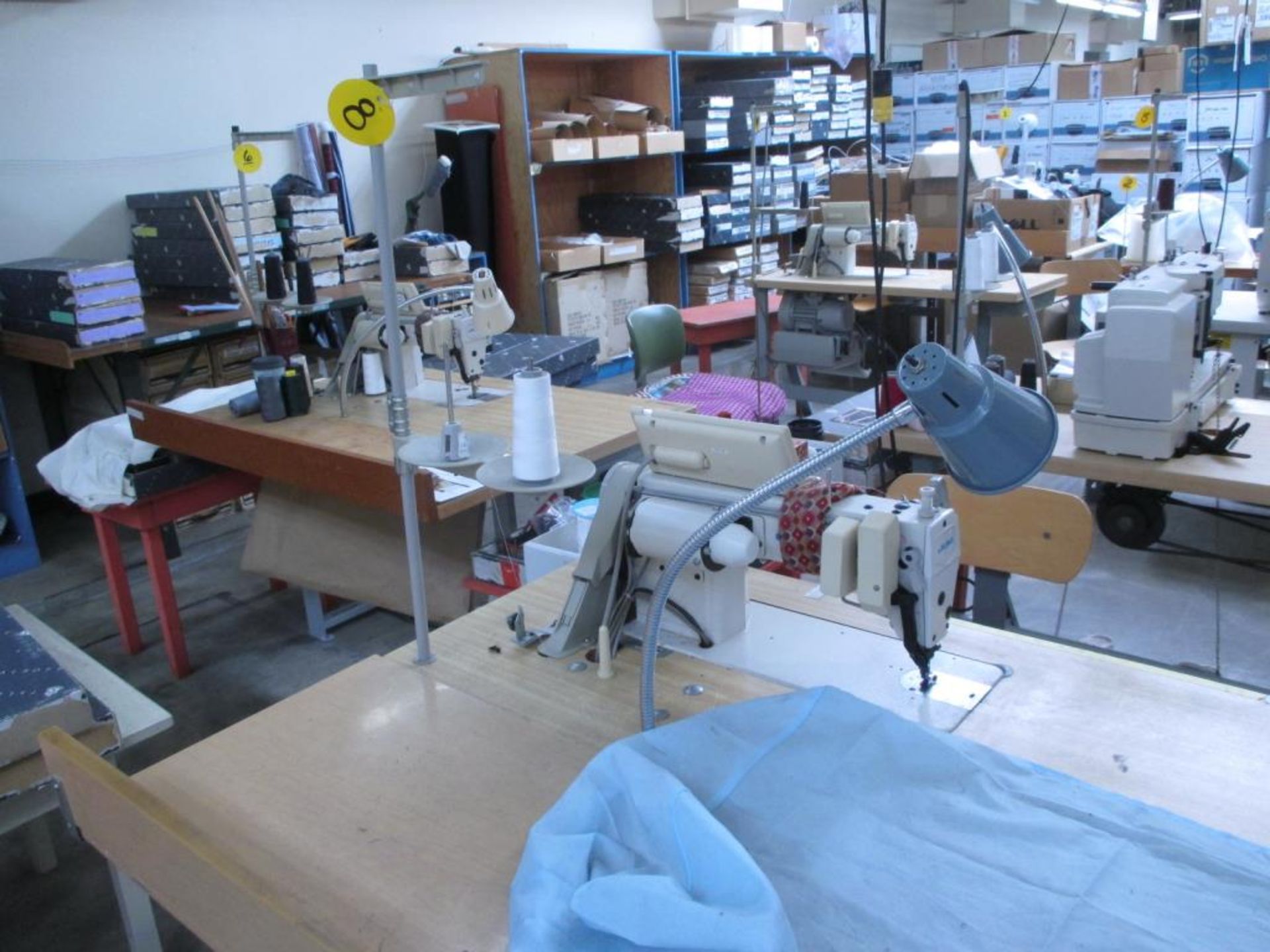 Lockstitch Reverse Industrial Sewing Machine. Juki DDL-5550N-7 1-Needle Lockstitch Reverse - Image 6 of 9