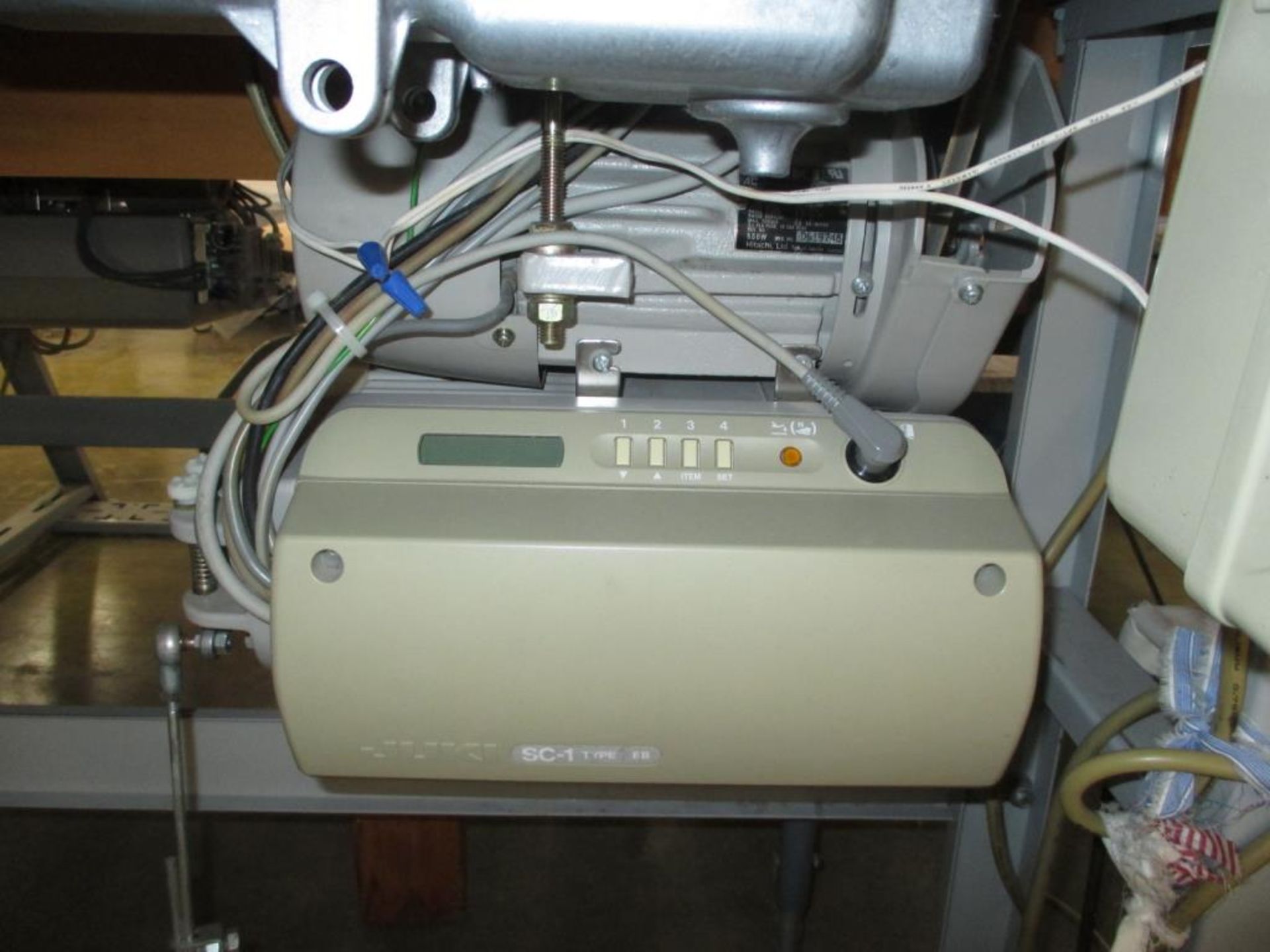 Lockstitch Reverse Industrial Sewing Machine. Juki DDL-5550N-7 1-Needle Lockstitch Reverse - Image 6 of 7