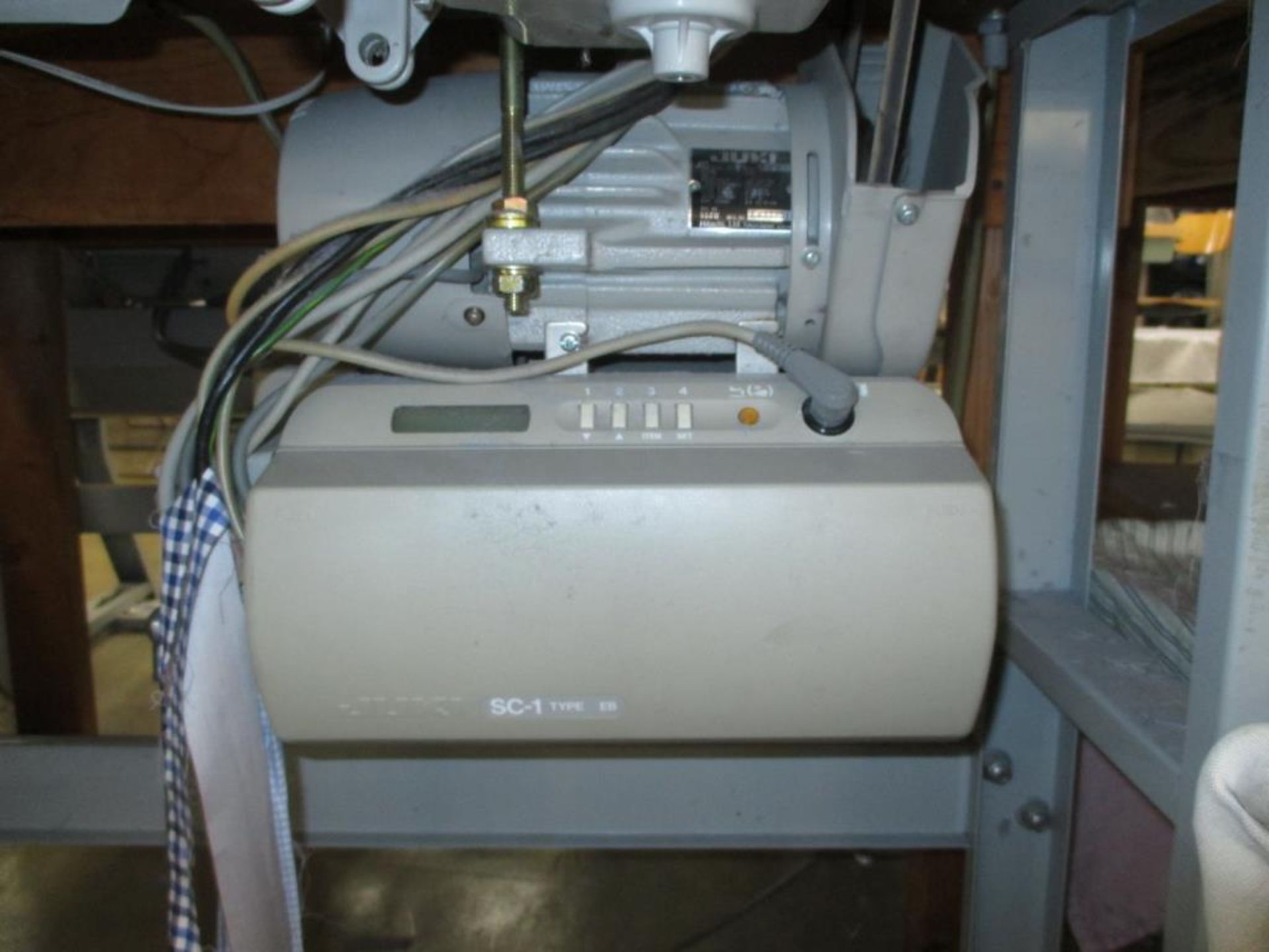 Lockstitch Reverse Industrial Sewing Machine. Juki DDL-5550N-7 1-Needle Lockstitch Reverse - Image 6 of 7