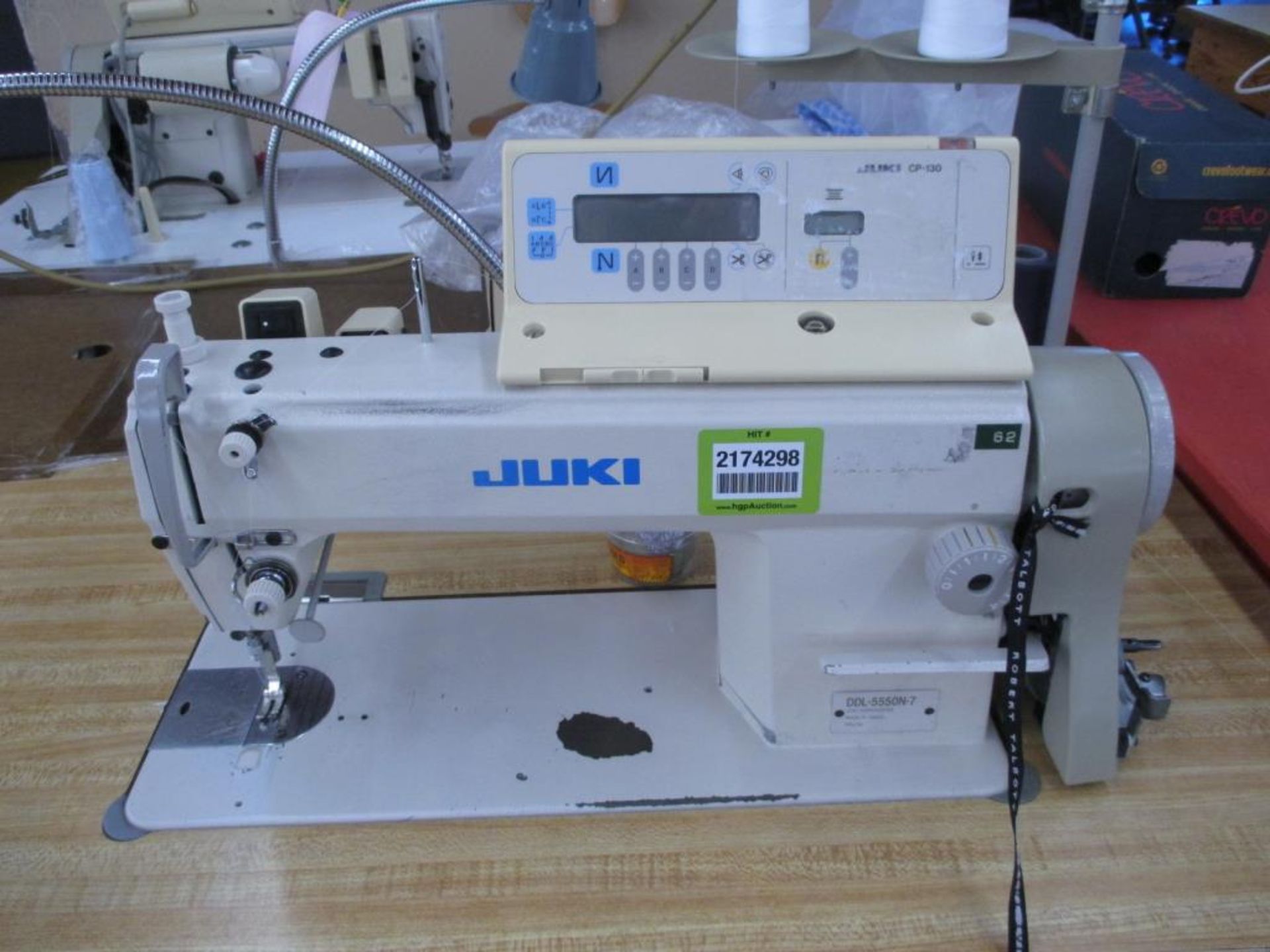 Lockstitch Reverse Industrial Sewing Machine. Juki DDL-5550N-7 1-Needle Lockstitch Reverse - Image 2 of 6