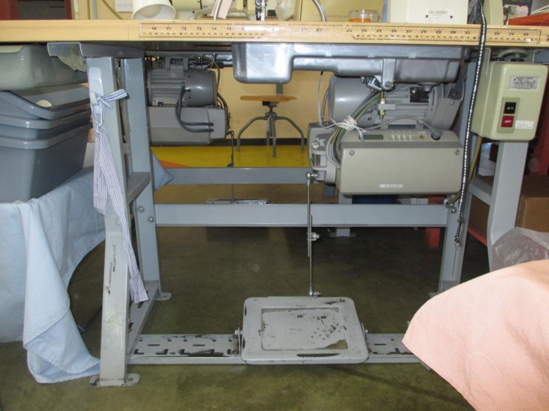 Lockstitch Reverse Industrial Sewing Machine. Juki DDL-5550N-7 1-Needle Lockstitch Reverse - Image 4 of 6