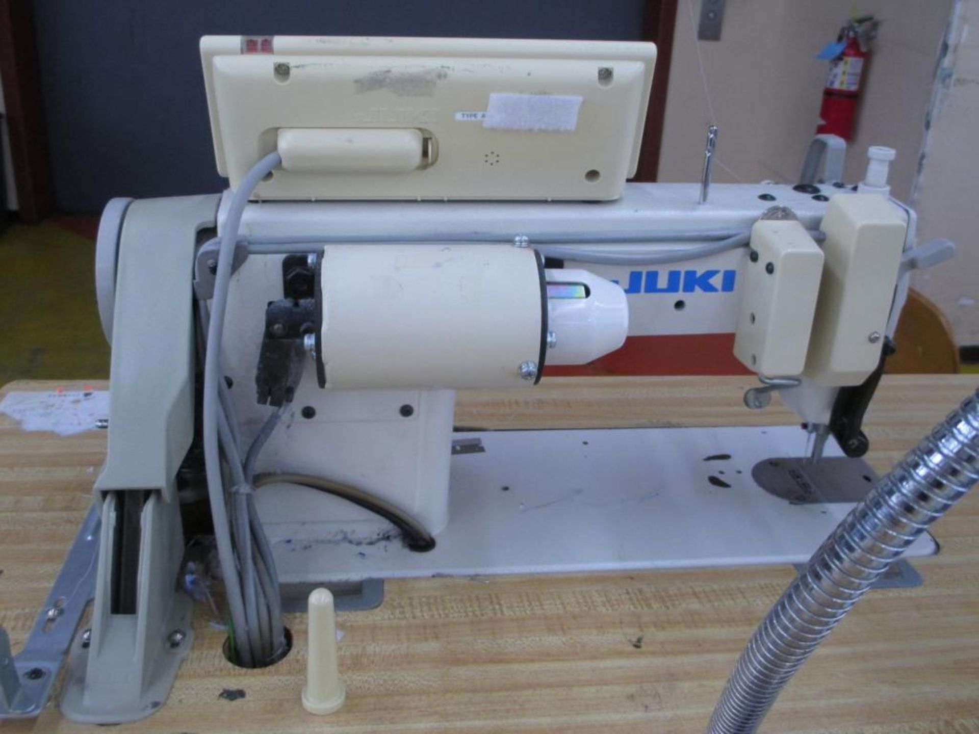 Lockstitch Reverse Industrial Sewing Machine. Juki DDL-5550N-7 1-Needle Lockstitch Reverse - Image 3 of 7