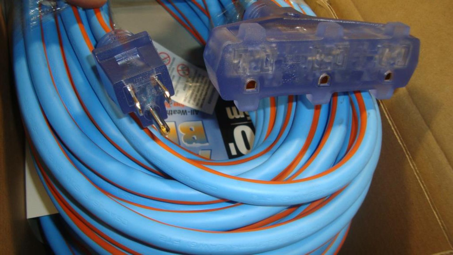 Extension Cords. Lot: 90 Total (30 Boxes - 3 ea.) Prime Wire & Cable pn# LT630835 Arctic Blue 100 - Image 4 of 9