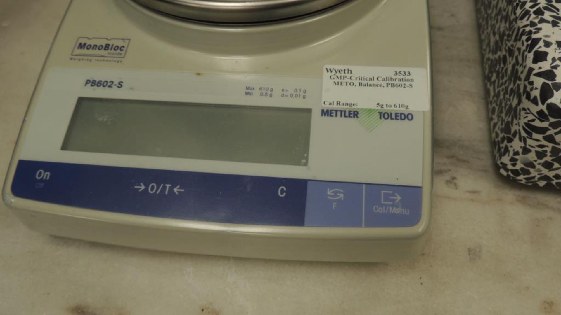 Mettler Toledo XS6002S PB-602S Scales; Lot: (2) scales w/ Bel-Art granite leveling block 14"x14"x2". - Image 6 of 9