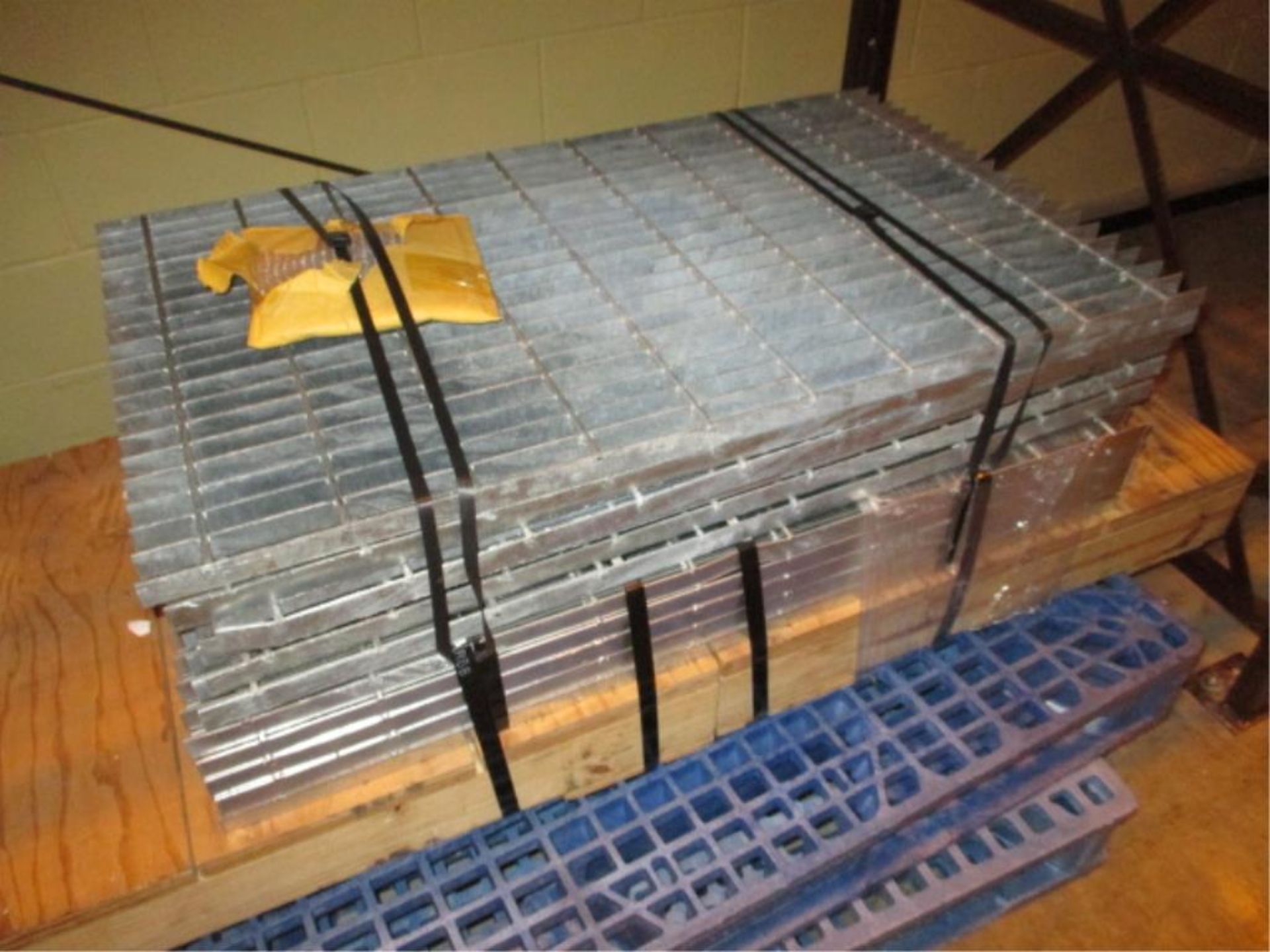 Baffles / Grates; Lot: (2 skids) Assorted Baffle Plates and Grates. HIT# 2222877. Loc: B25-Row02 - Image 3 of 3