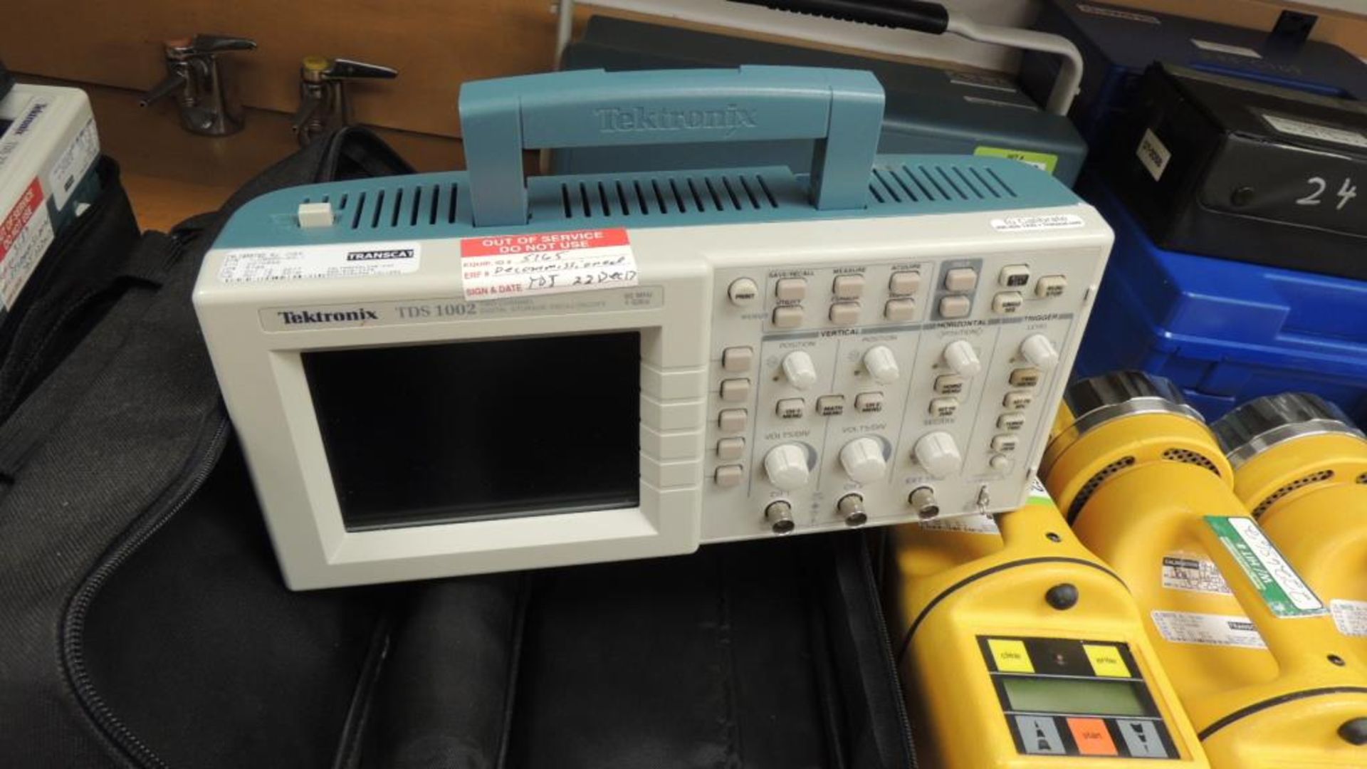 Tektronix TDS1002 Oscilloscope; two channel color digital phosphor oscilloscope HIT# 2226565. Loc: - Image 6 of 8