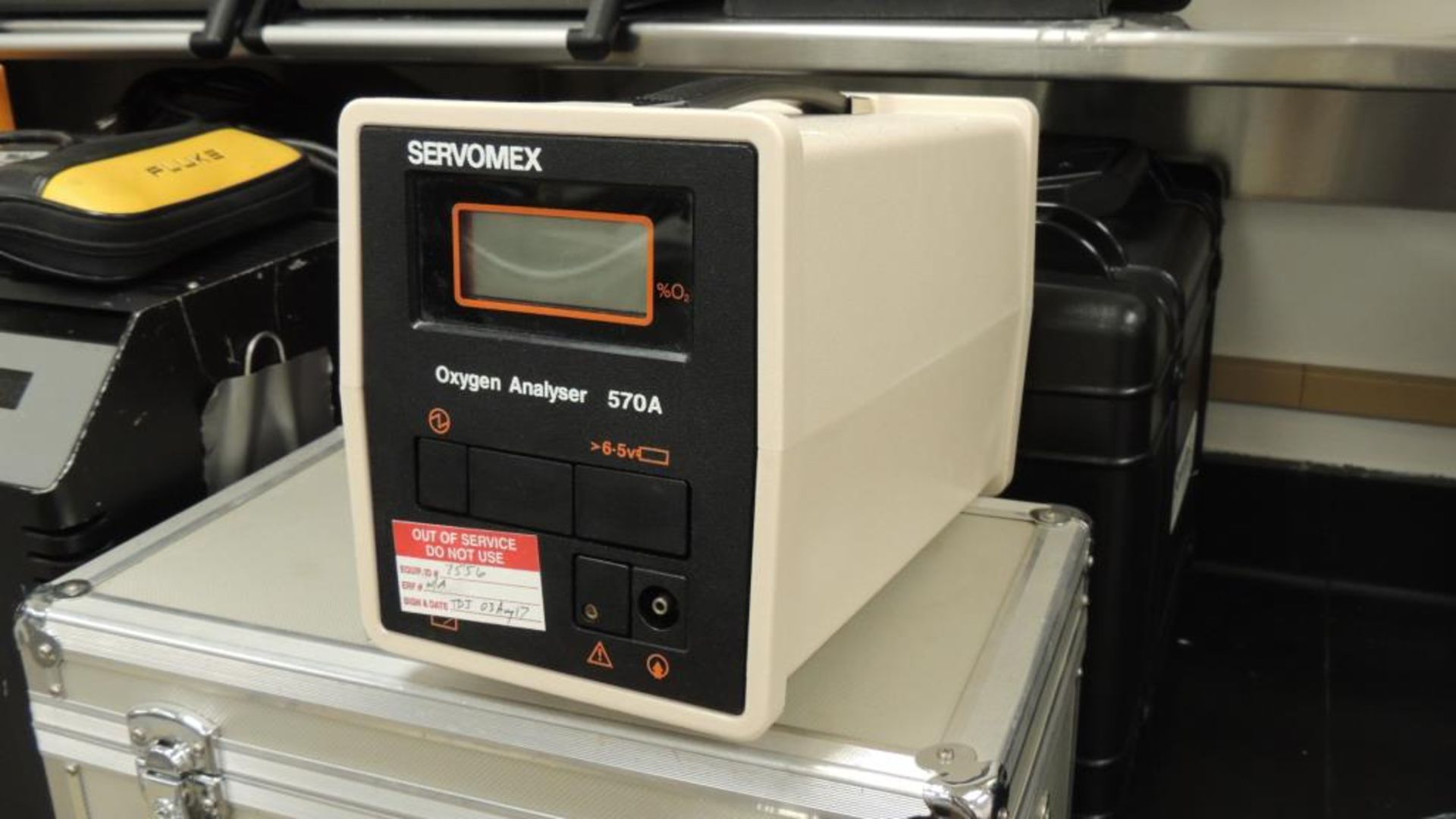 Servomex 570A Analyzer; hand held oxygen analyzer, 6.5v w/ charger. HIT# 2226574. Loc: 710. Asset - Image 2 of 6