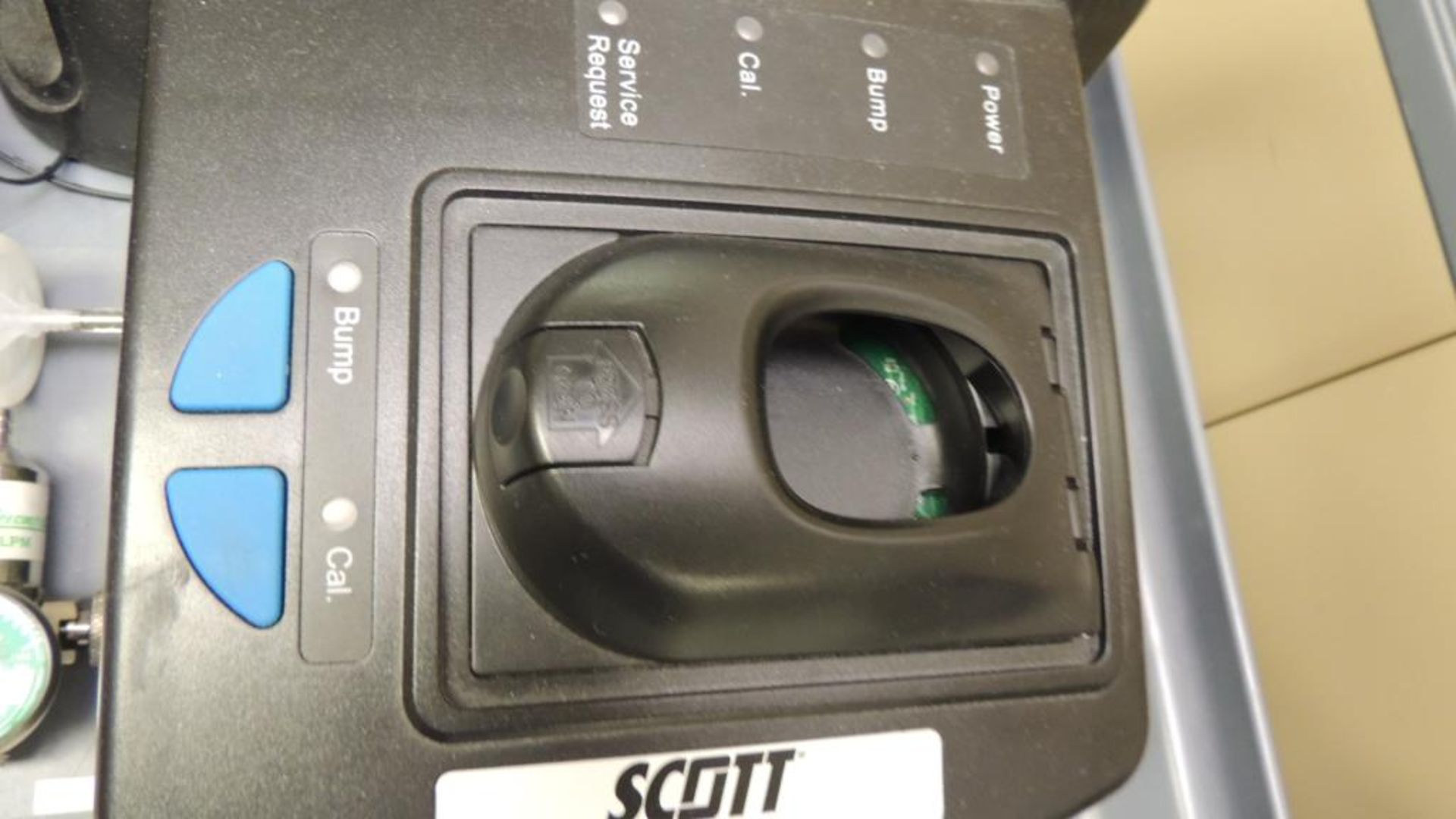 Scott Monitor; Masterdock for portable combustible /toxic gas monitor, includes cart and - Image 3 of 9