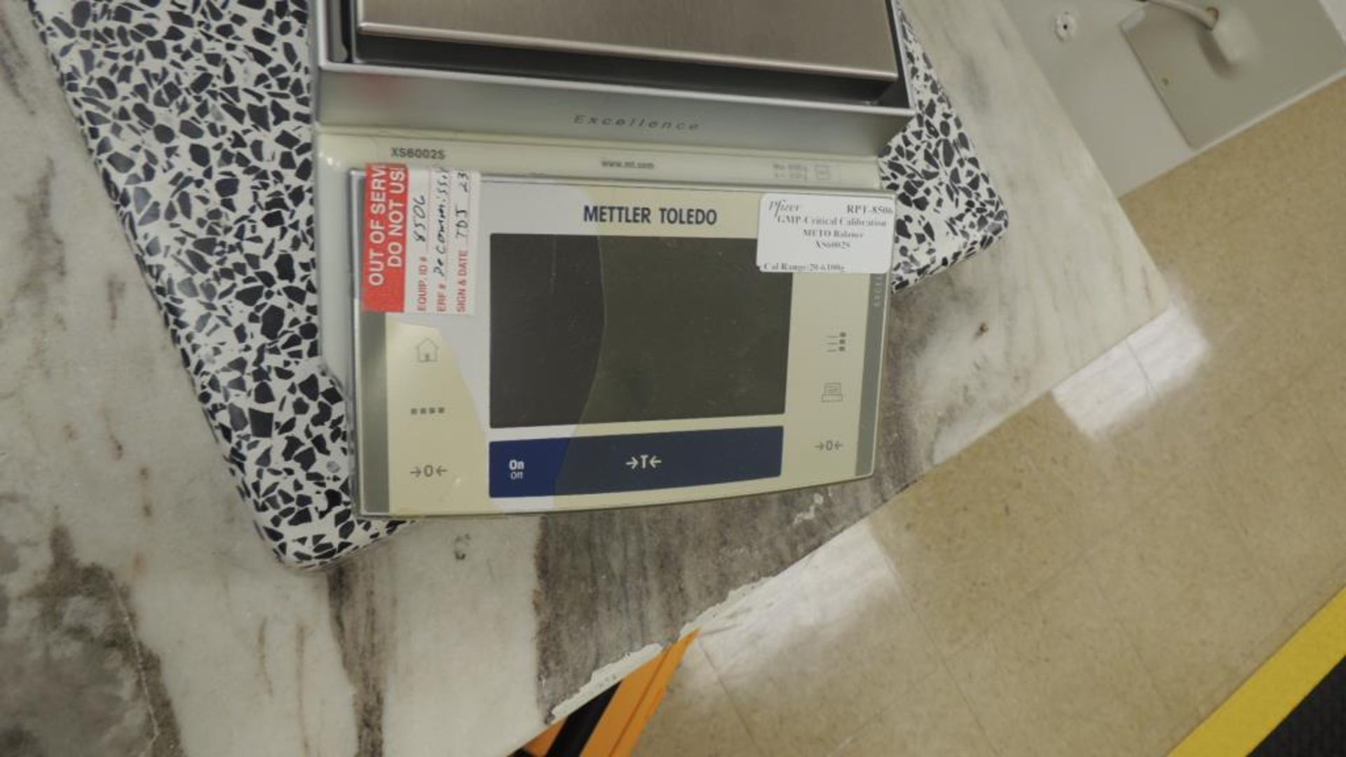 Mettler Toledo XS6002S PB-602S Scales; Lot: (2) scales w/ Bel-Art granite leveling block 14"x14"x2". - Image 2 of 9