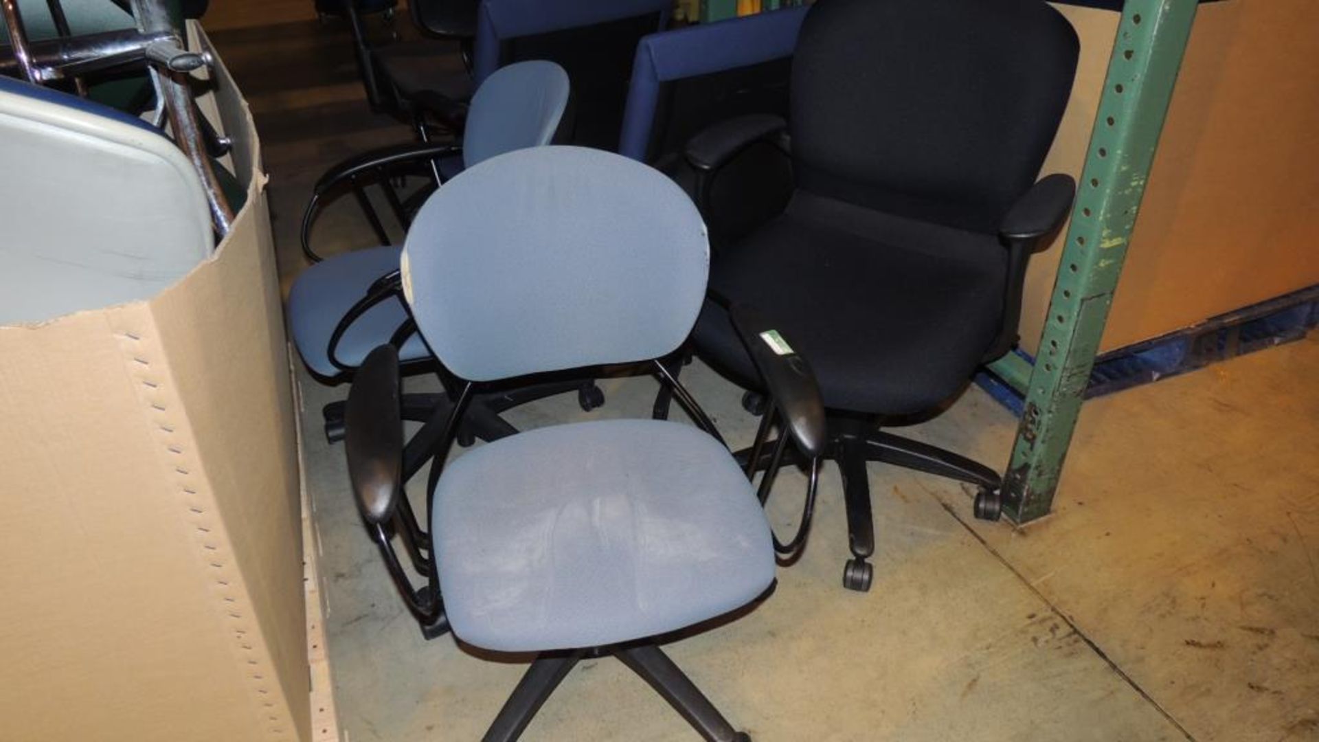 Chairs; Lot: approximately (28)office chairs and one metal desk. HIT# 2192727. Loc: 2101. Asset - Image 4 of 9