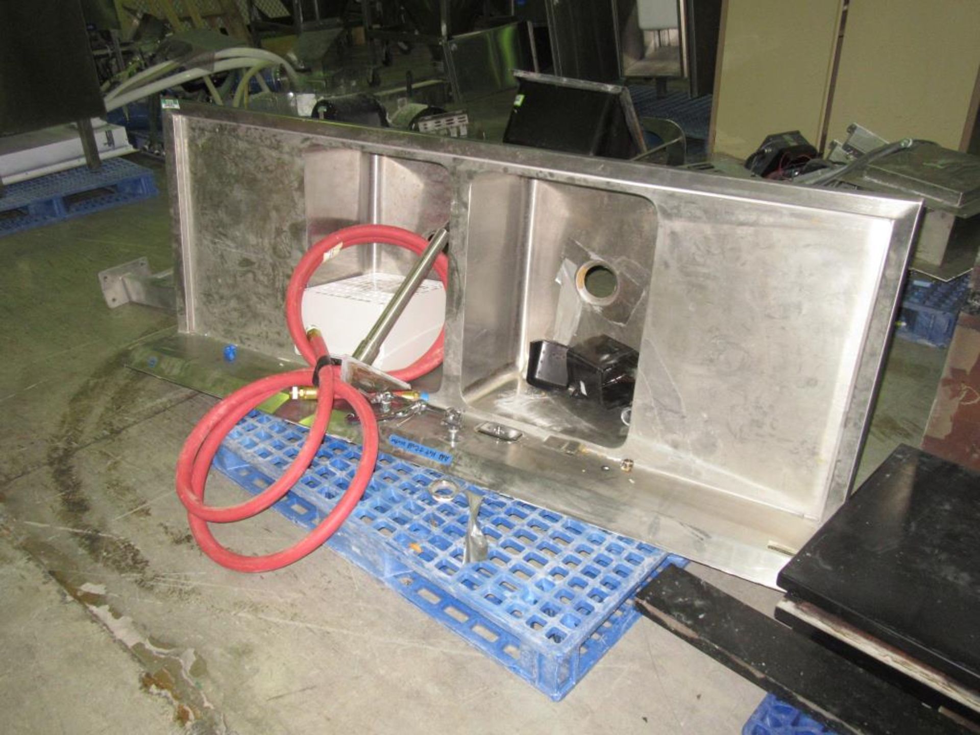 Sinks; Lot: (4) Assorted Stainless Steel Sinks. Hit # 2217487. Loc: 403-1 Loading Dock. Asset - Image 4 of 6