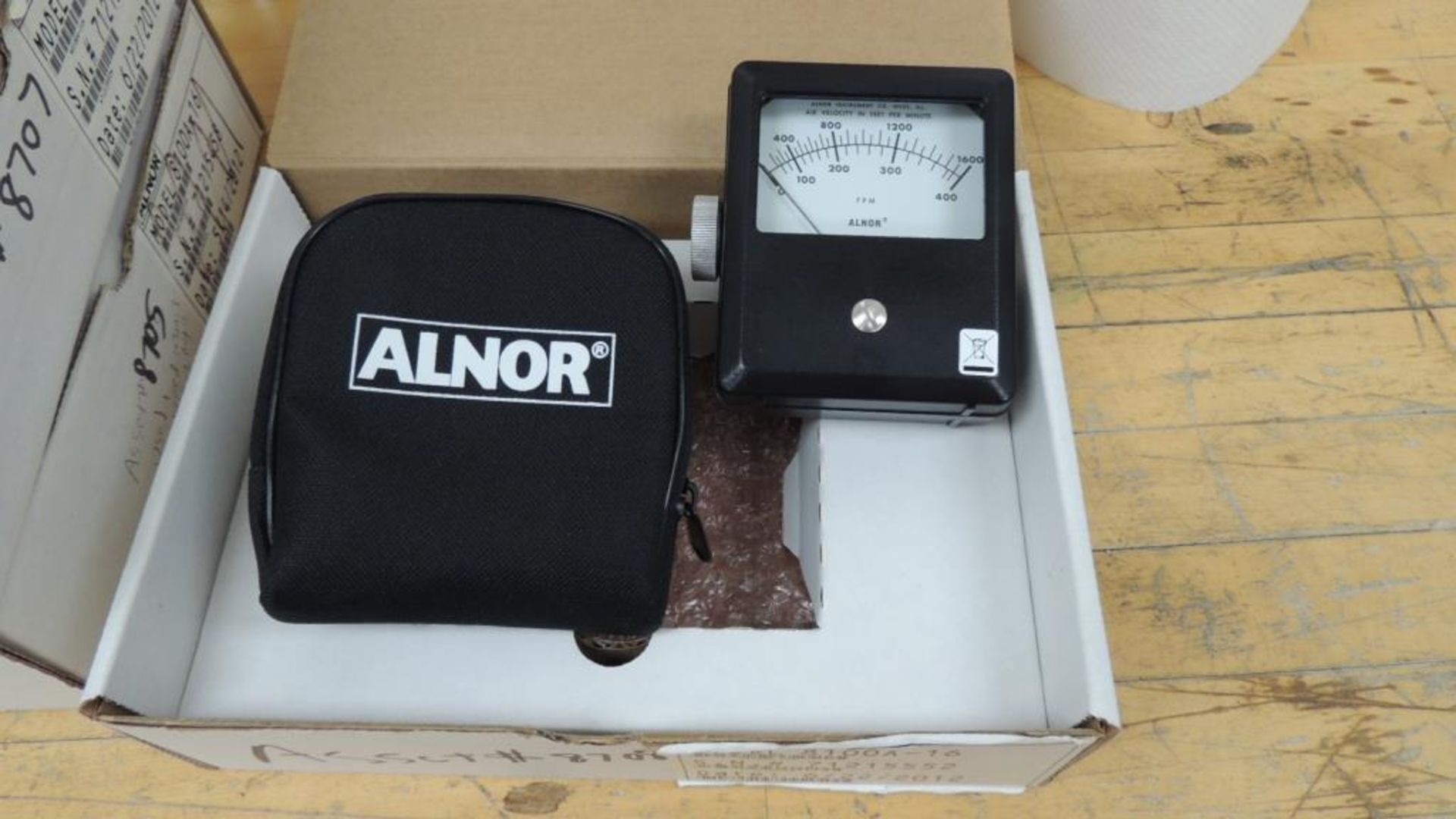 Alnor 8100A-16 Gauge; Lot: (5) The Velometer Jr.® anemometer measures low face velocity commonly