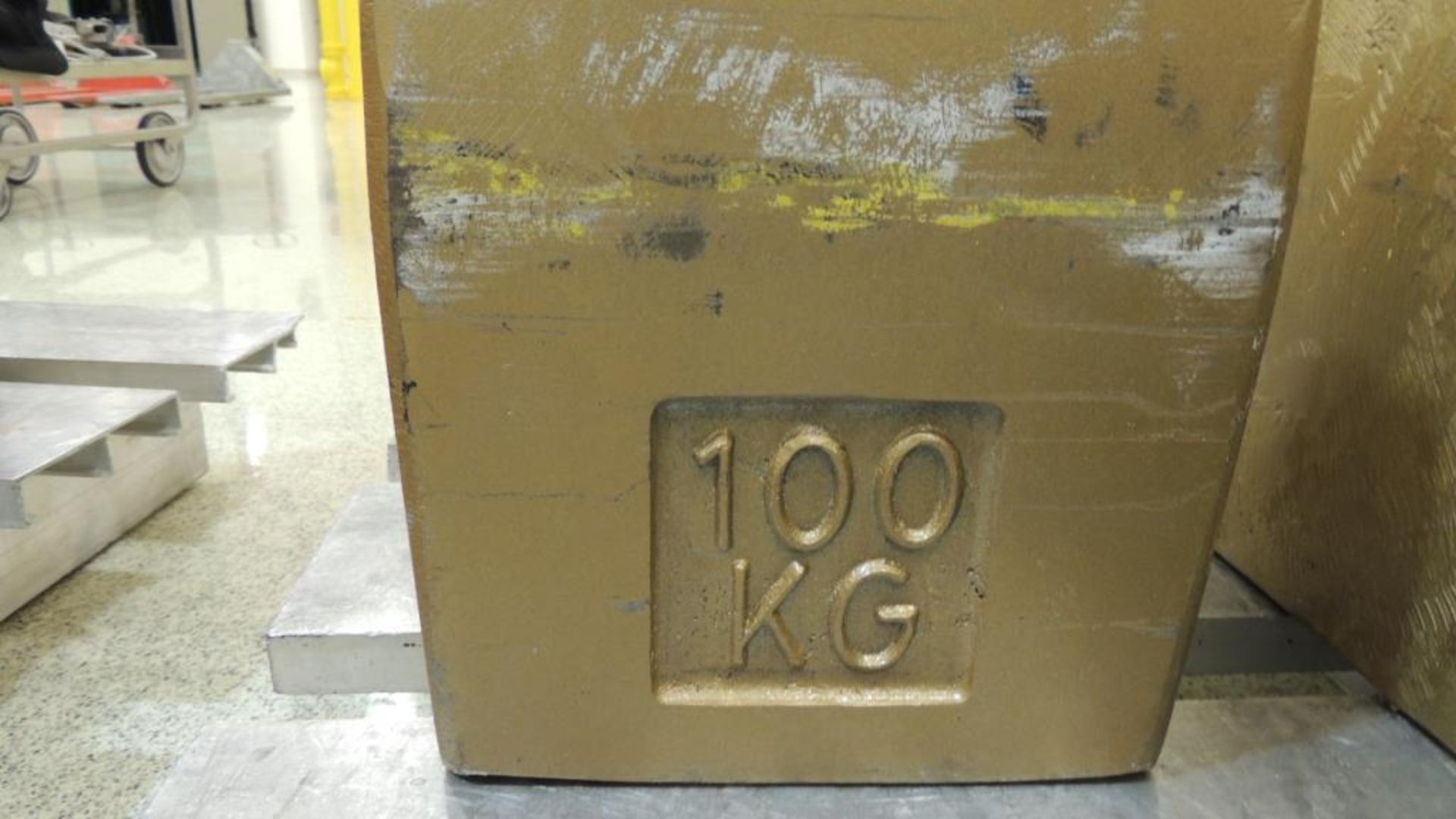 Troemner Calibration weights; Aluminum pallet and contents, (3) 250kg, (2) 100kg. HIT# 2226628. Loc: - Image 3 of 3