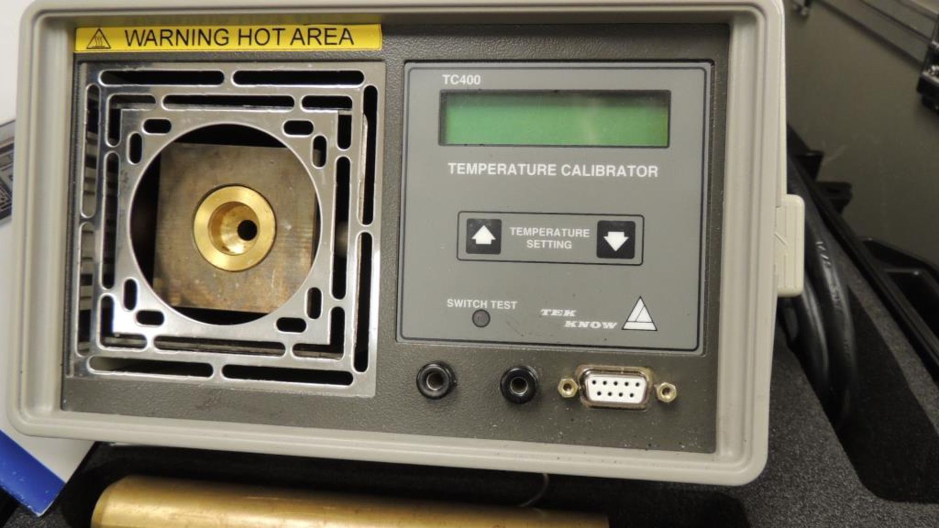 TEK KNOW TC400 Calibrator; temperature calibrator, Max. 400 C, 115v. HIT# 2226576. Loc: 710. Asset - Image 3 of 6