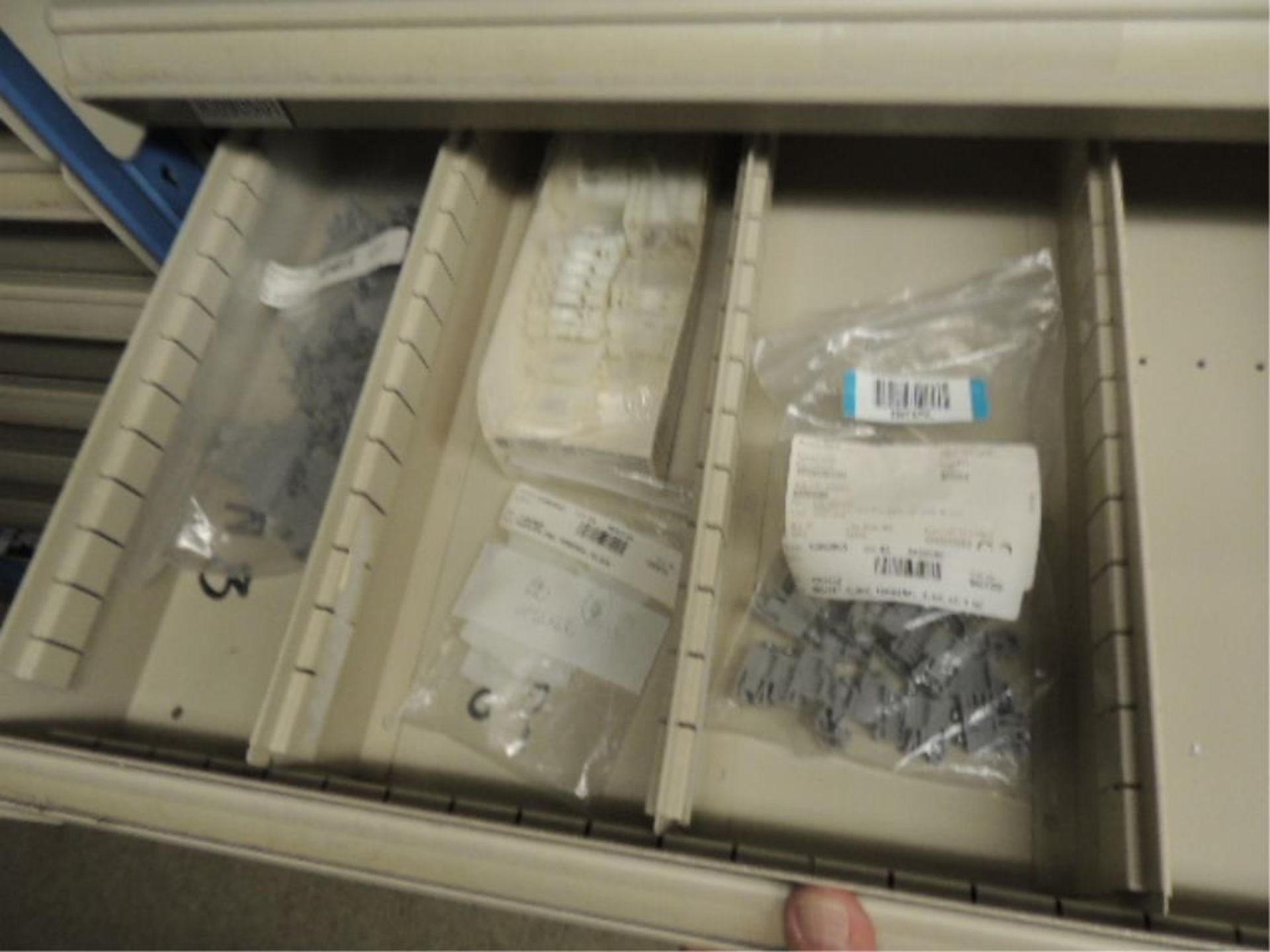 Cooper Parts; Lot: contents of shelves and drawers Row 17-18, wiring devices, HPF Autotransformer, - Image 6 of 29