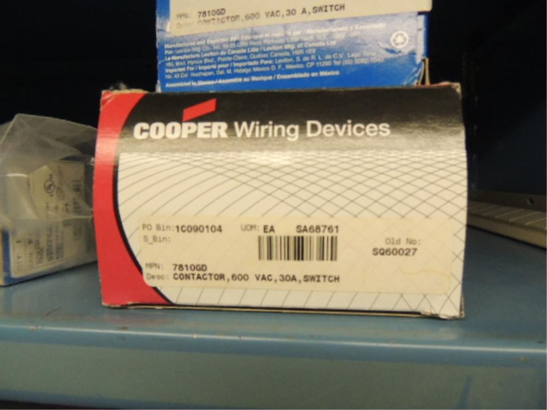 Cooper Parts; Lot: contents of shelves and drawers Row 17-18, wiring devices, HPF Autotransformer, - Image 4 of 29