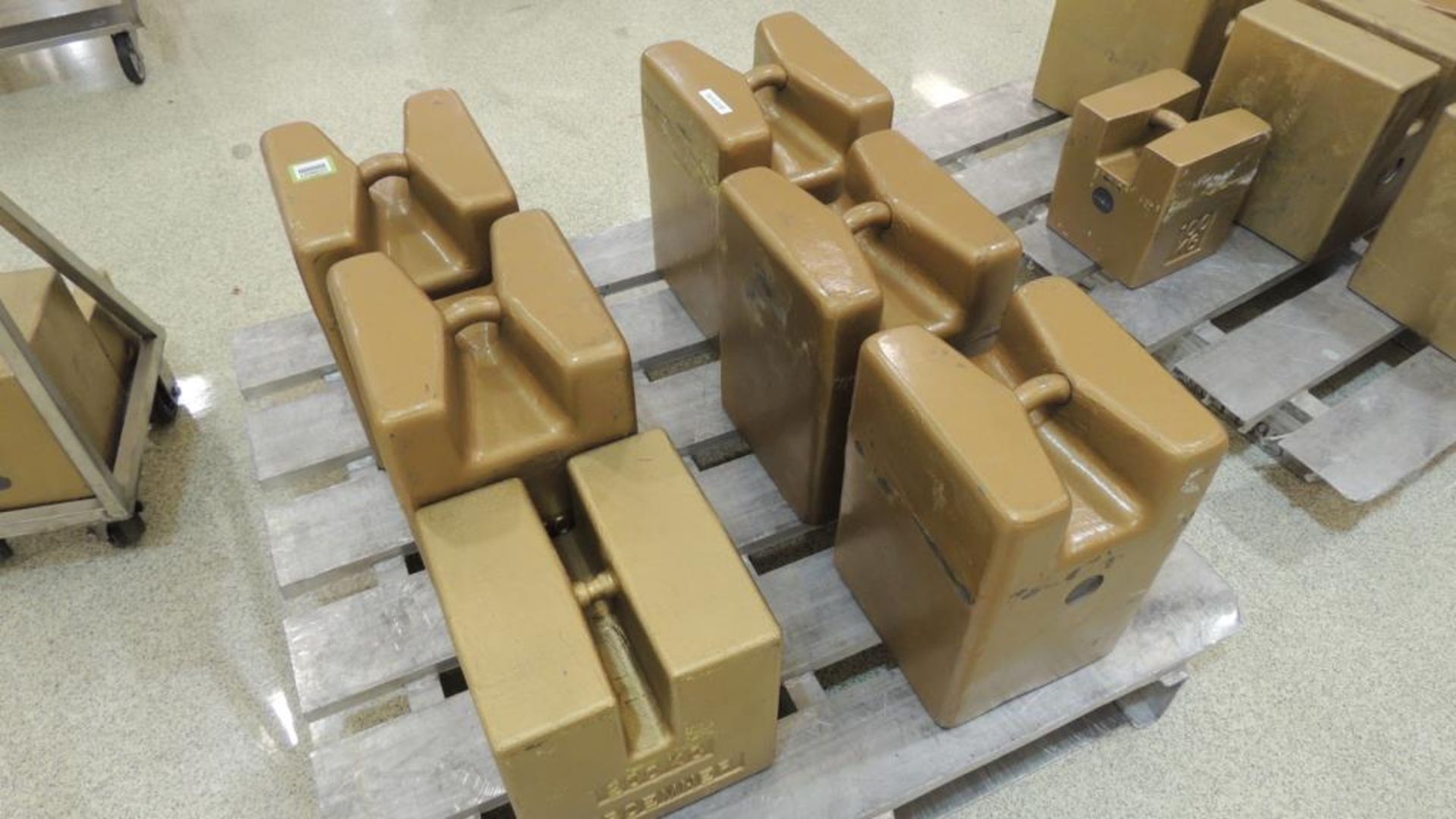 Troemner Calibration weights; Aluminum pallet and contents, (5) 250kg, (1) 200kg. HIT# 2226627. Loc: - Image 2 of 5