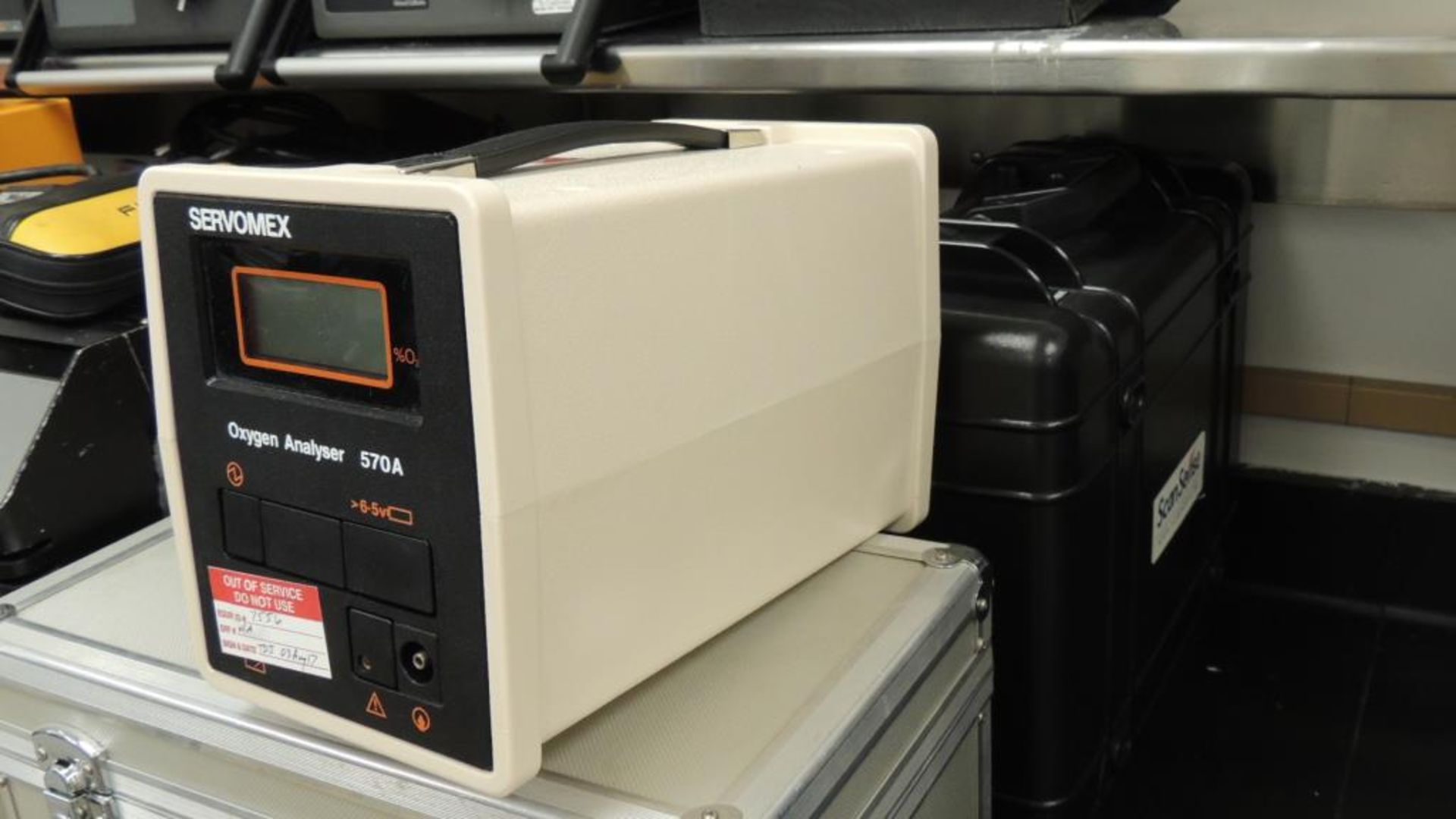 Servomex 570A Analyzer; hand held oxygen analyzer, 6.5v w/ charger. HIT# 2226574. Loc: 710. Asset - Image 3 of 6