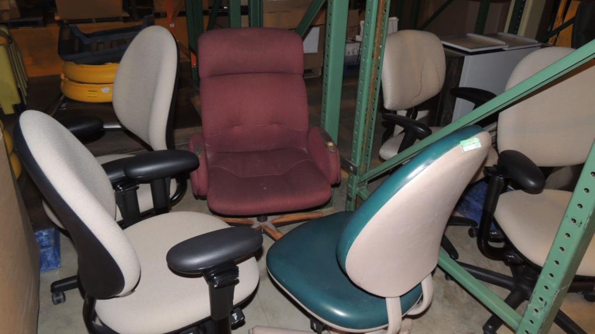 Chairs; Lot: approximately (28)office chairs and one metal desk. HIT# 2192727. Loc: 2101. Asset - Image 6 of 9