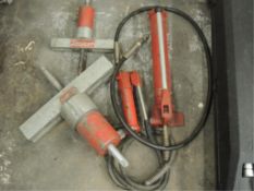 Snap On Ram; Lot: (2) hydraulic rams and accessories. HIT# 2192516. Loc: 901 cage. Asset Located