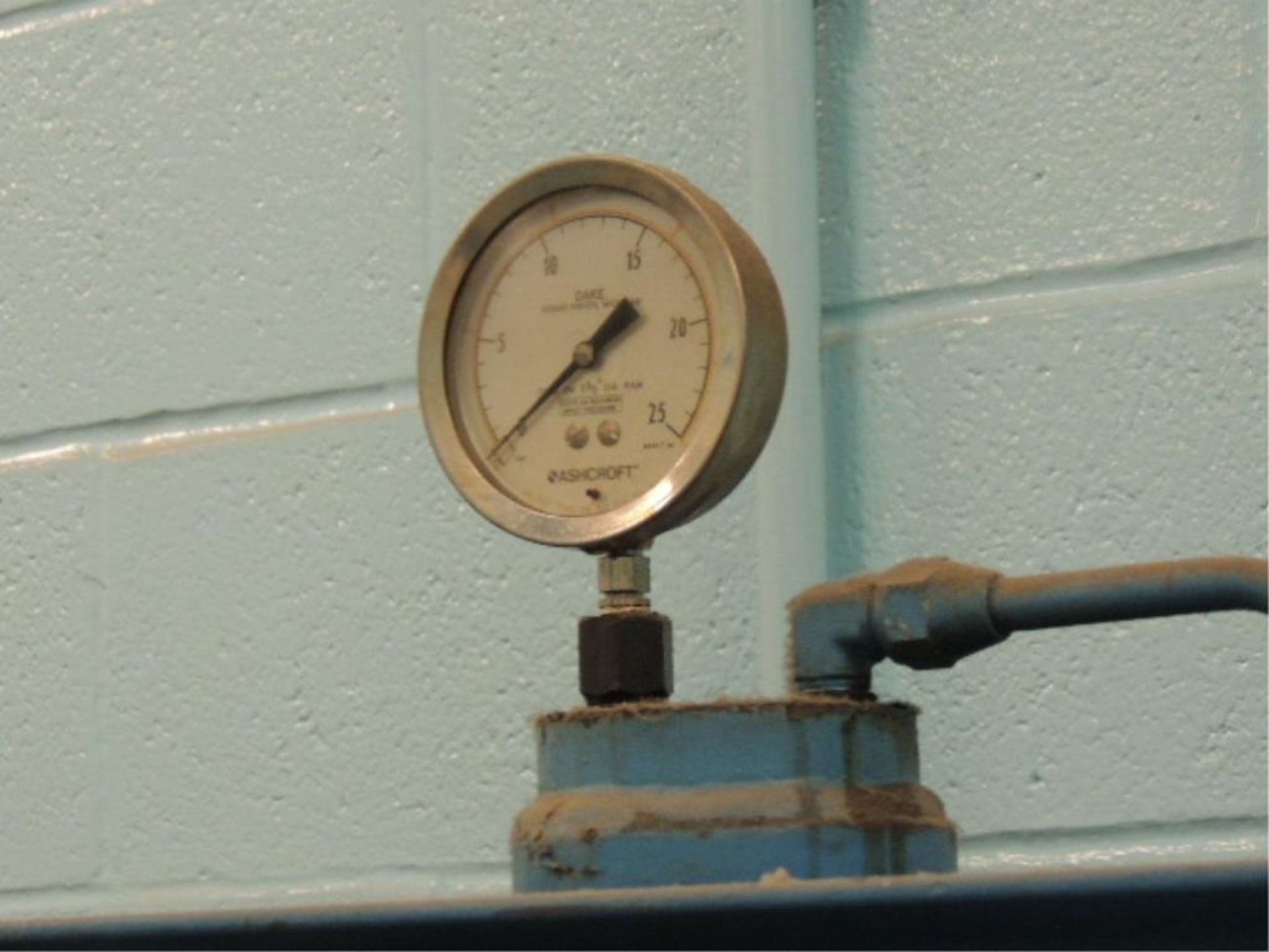 Dake Press; hydraulic press, Ashcroft gauge, w. shield. HIT# 2192638. Loc: 2157-1. Asset Located - Image 3 of 5