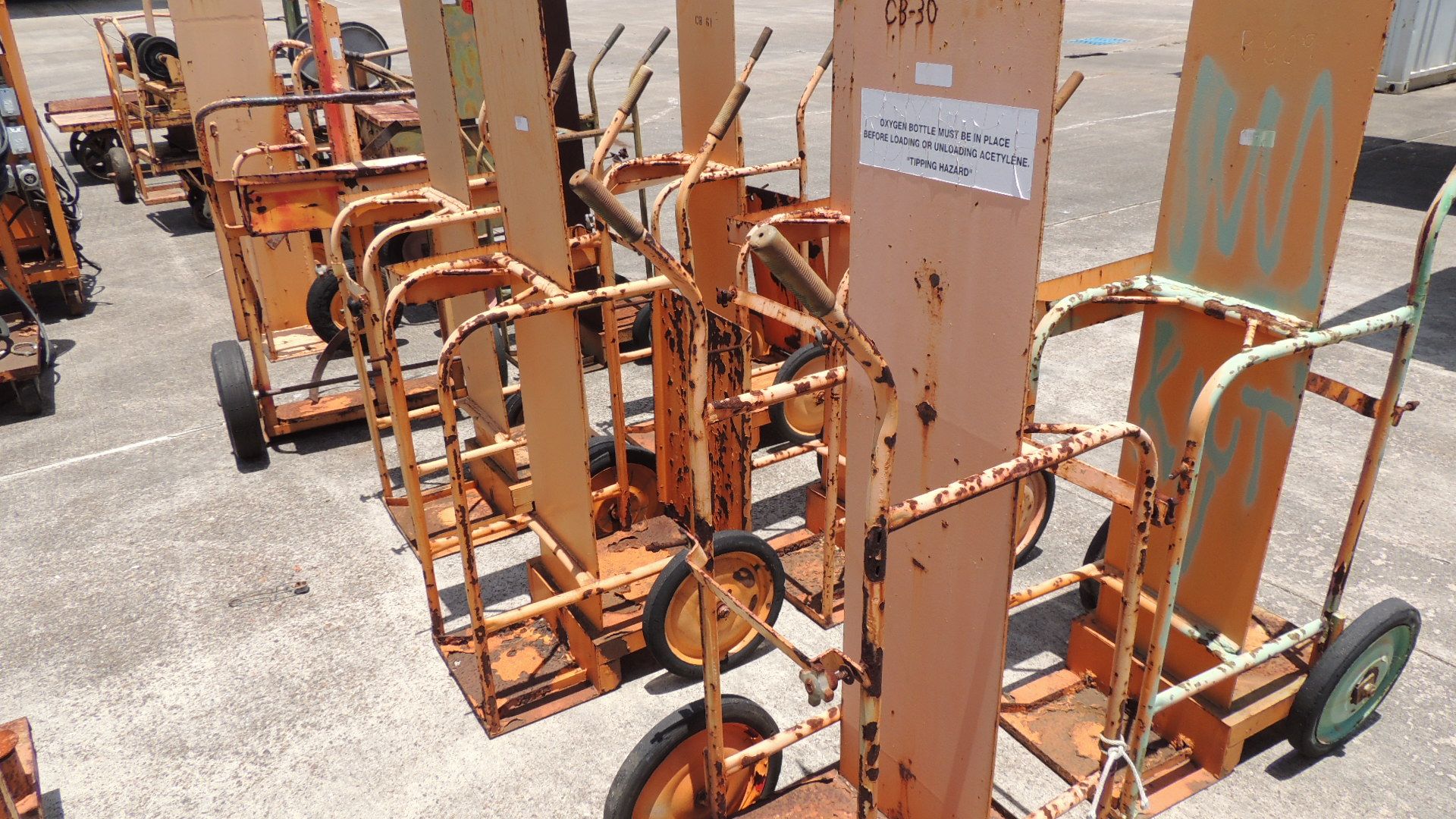 Cylinder Dollies. Lot: (11) Oxygen Acetylene dollies. HIT# 2230872. Support Facility Area Outside. - Image 4 of 4