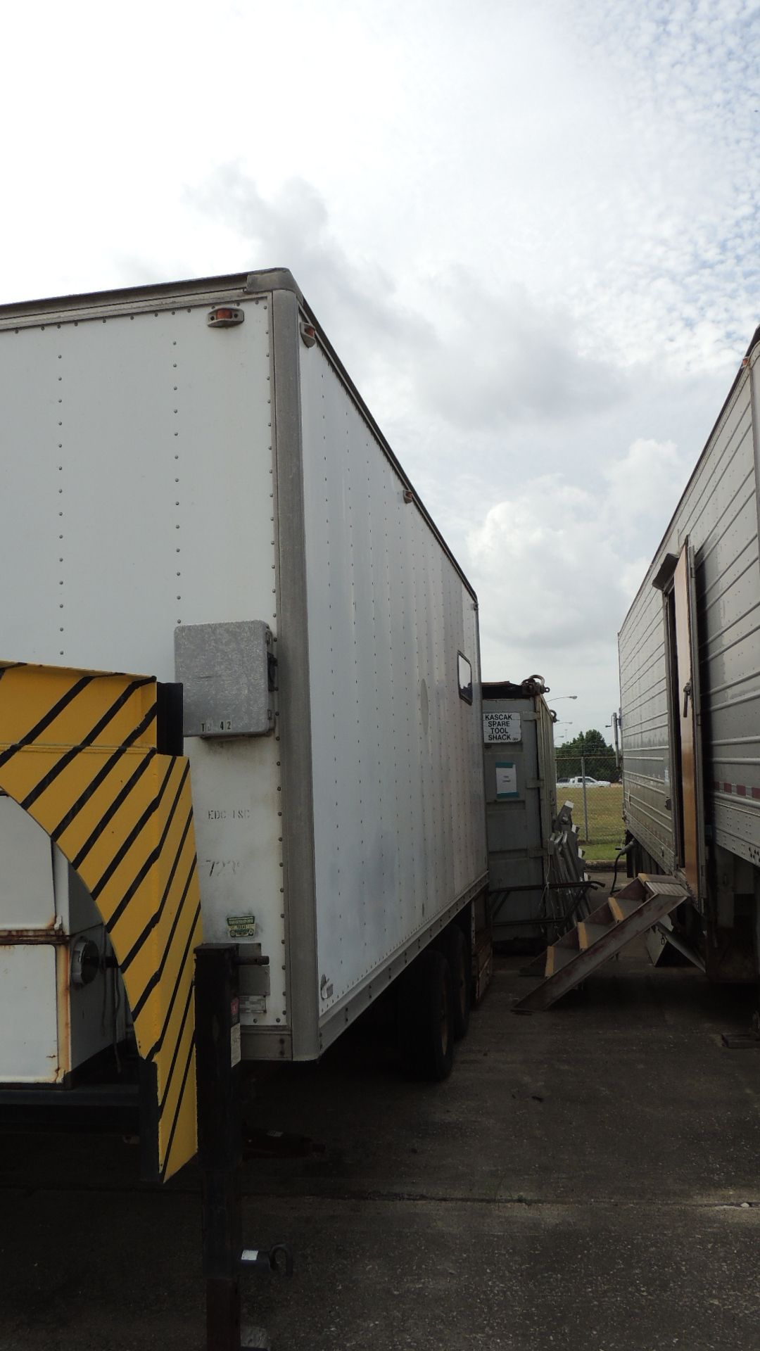 Trailer, Break/Office. Supreme 20' van on gooseneck trailer, tandem duals, 950x16.5 tires, 60% - Image 3 of 17